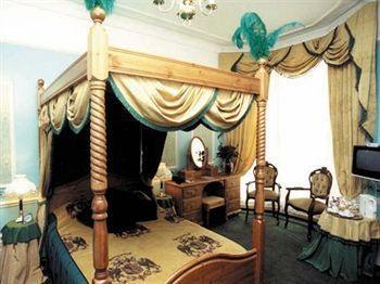 Hotel Pavilions 4*