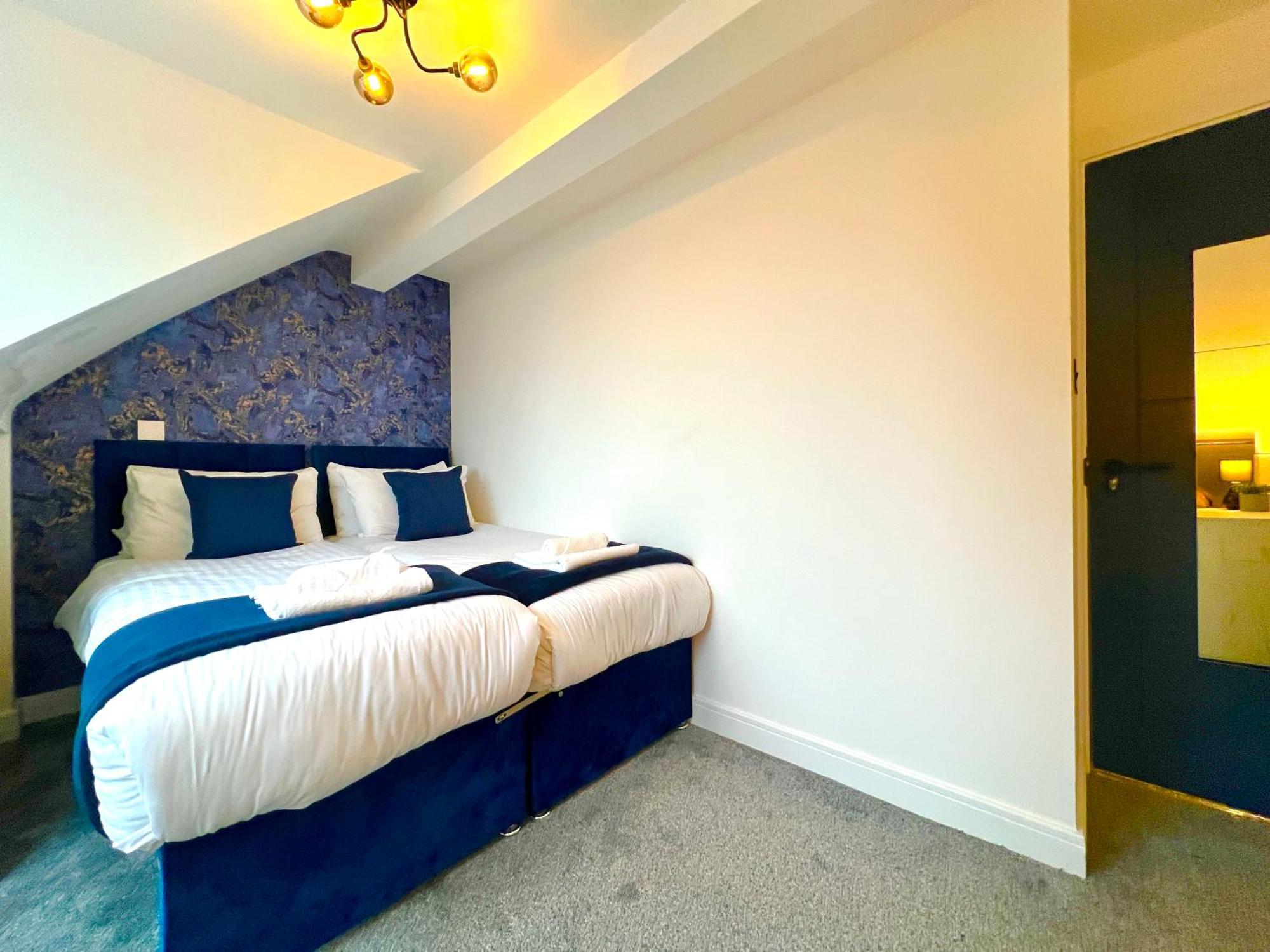 7 Bed House *