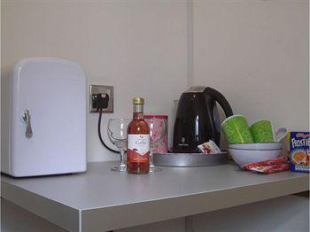 Ei8ht Guest Aparthotel 4*