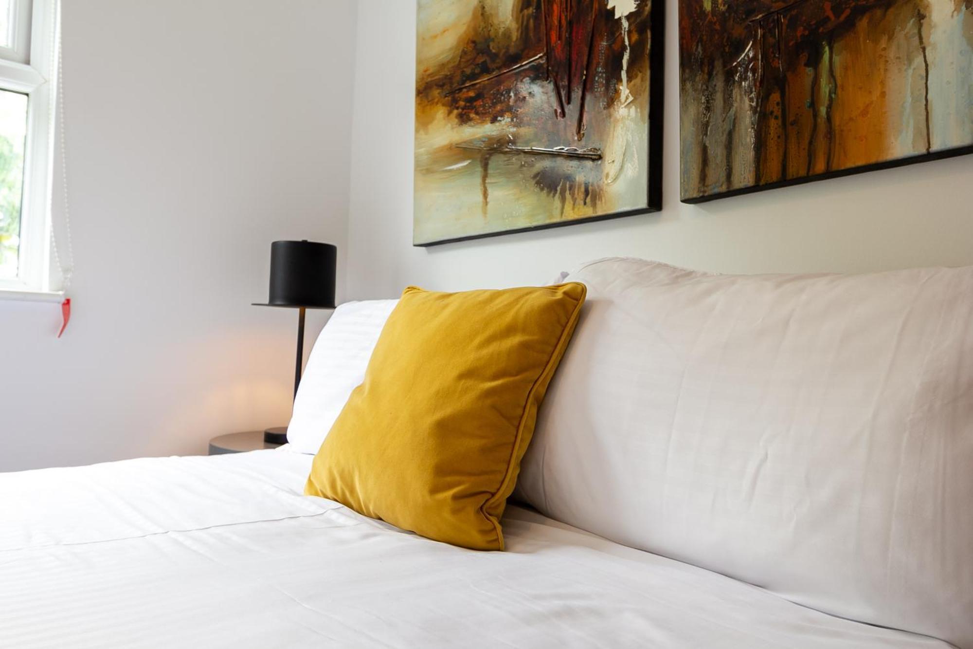 Chic 4 Bed By Station Brighton