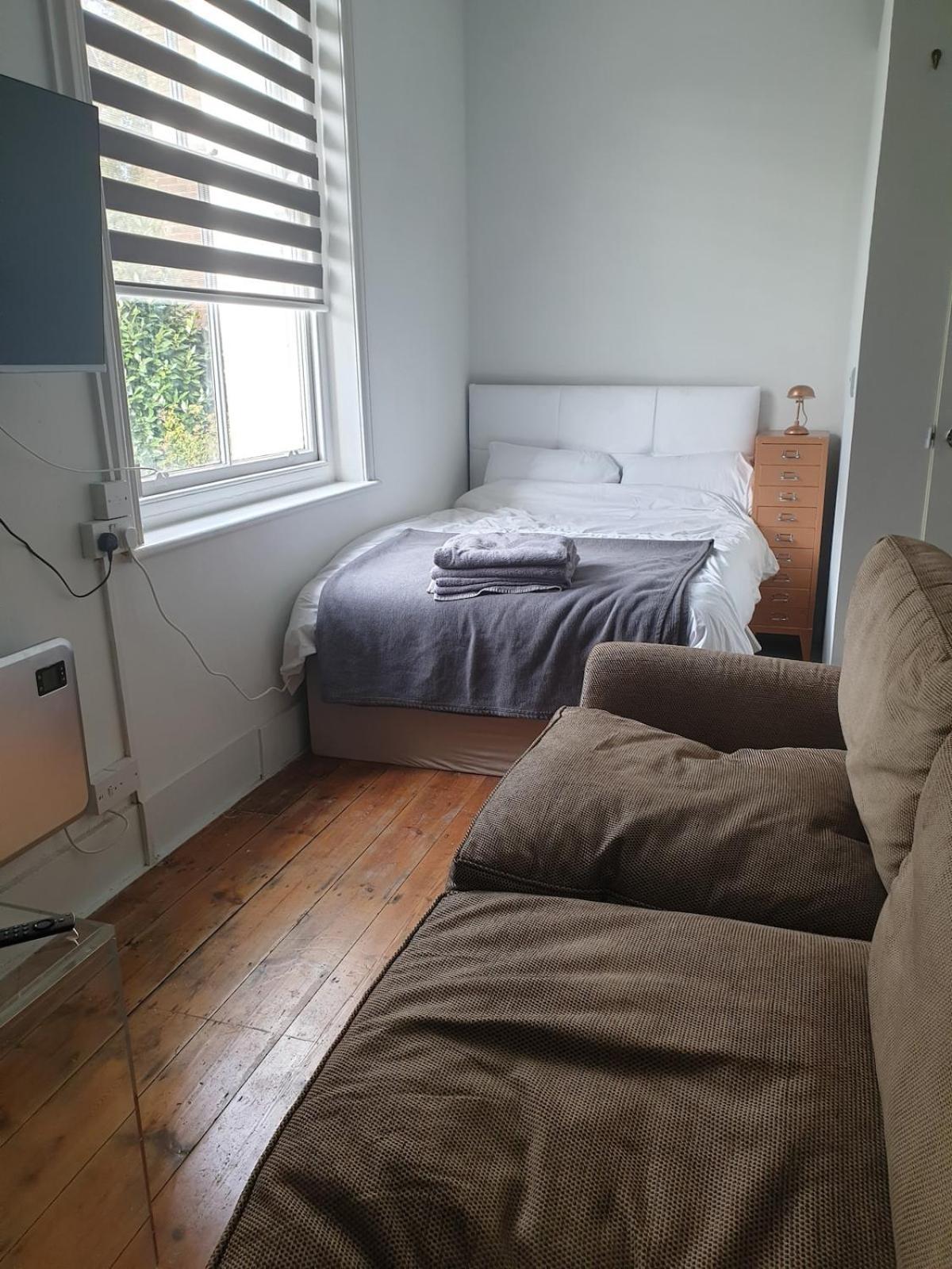 4 Compact - Prime Location - Quiet Apartment