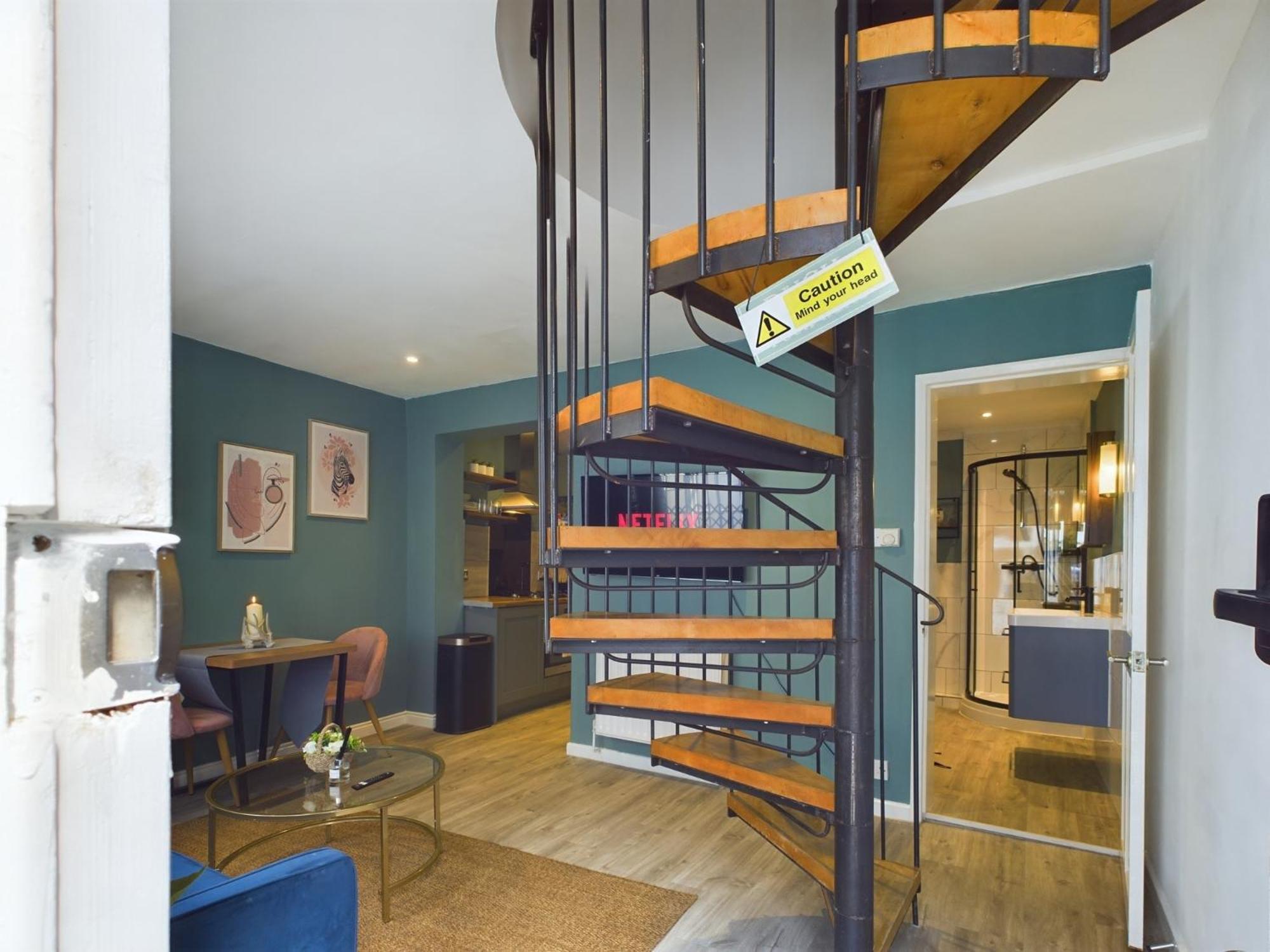 Chic 2 Bed House In Centre - Sleeps 5
