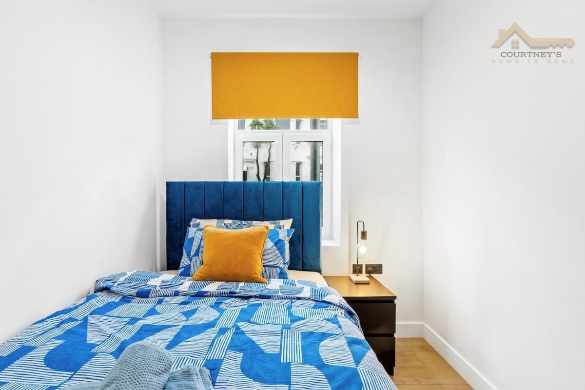 Morden Retreat In Walking Distance To Shops & Attractions *