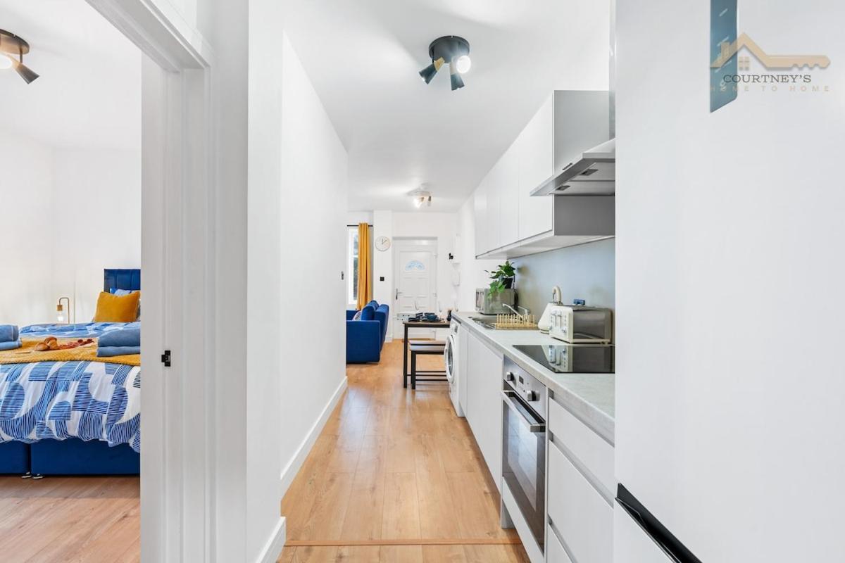 Apartment Morden Retreat In Walking Distance To Shops & Attractions