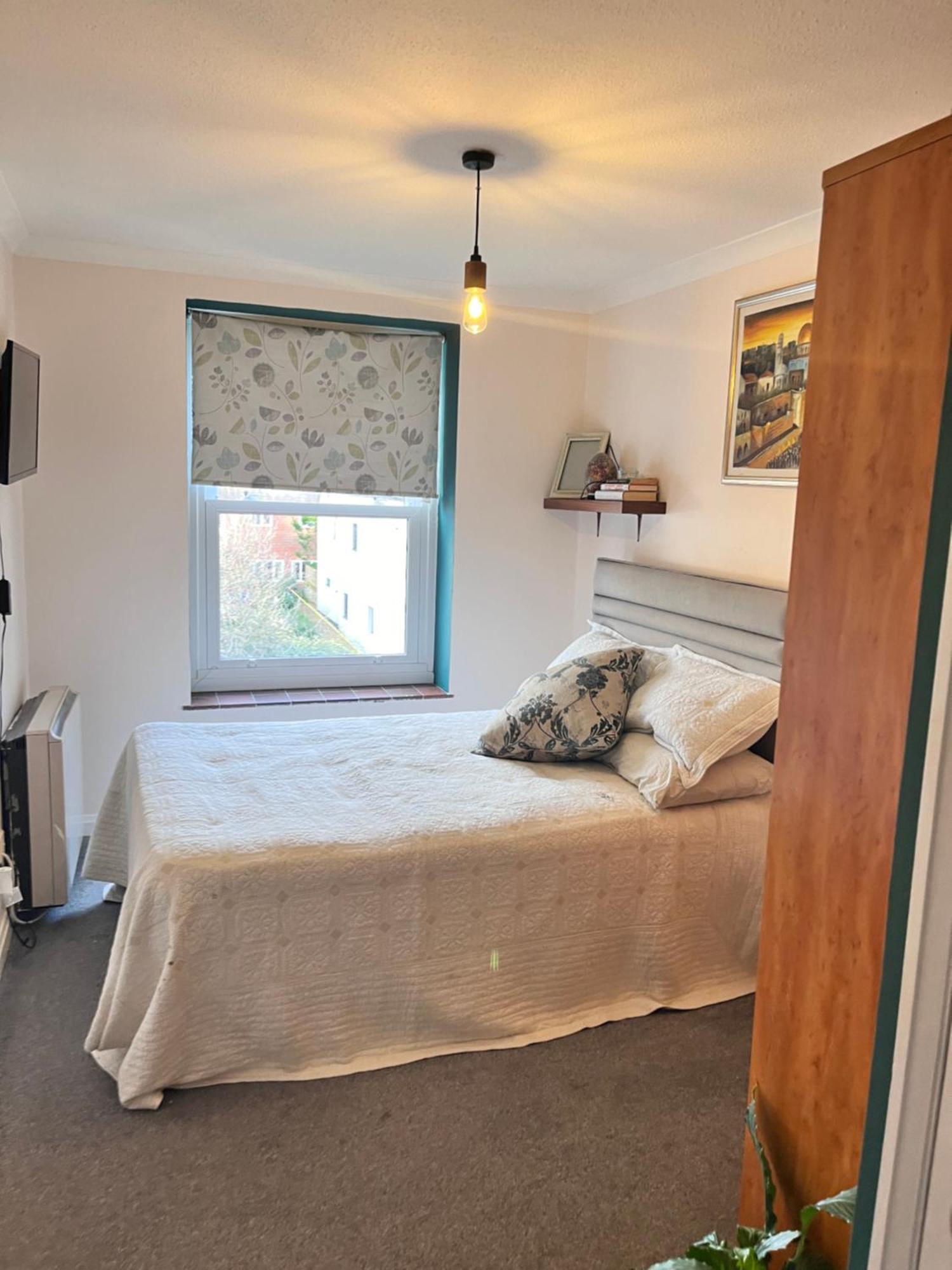 Cozymodrenroom Bed & Breakfast