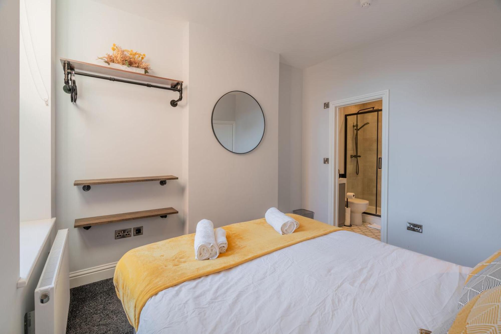 2 Bedroom, 2 Bathroom Garden Flat, By Primal Estates Short Lets In Apartment Brighton