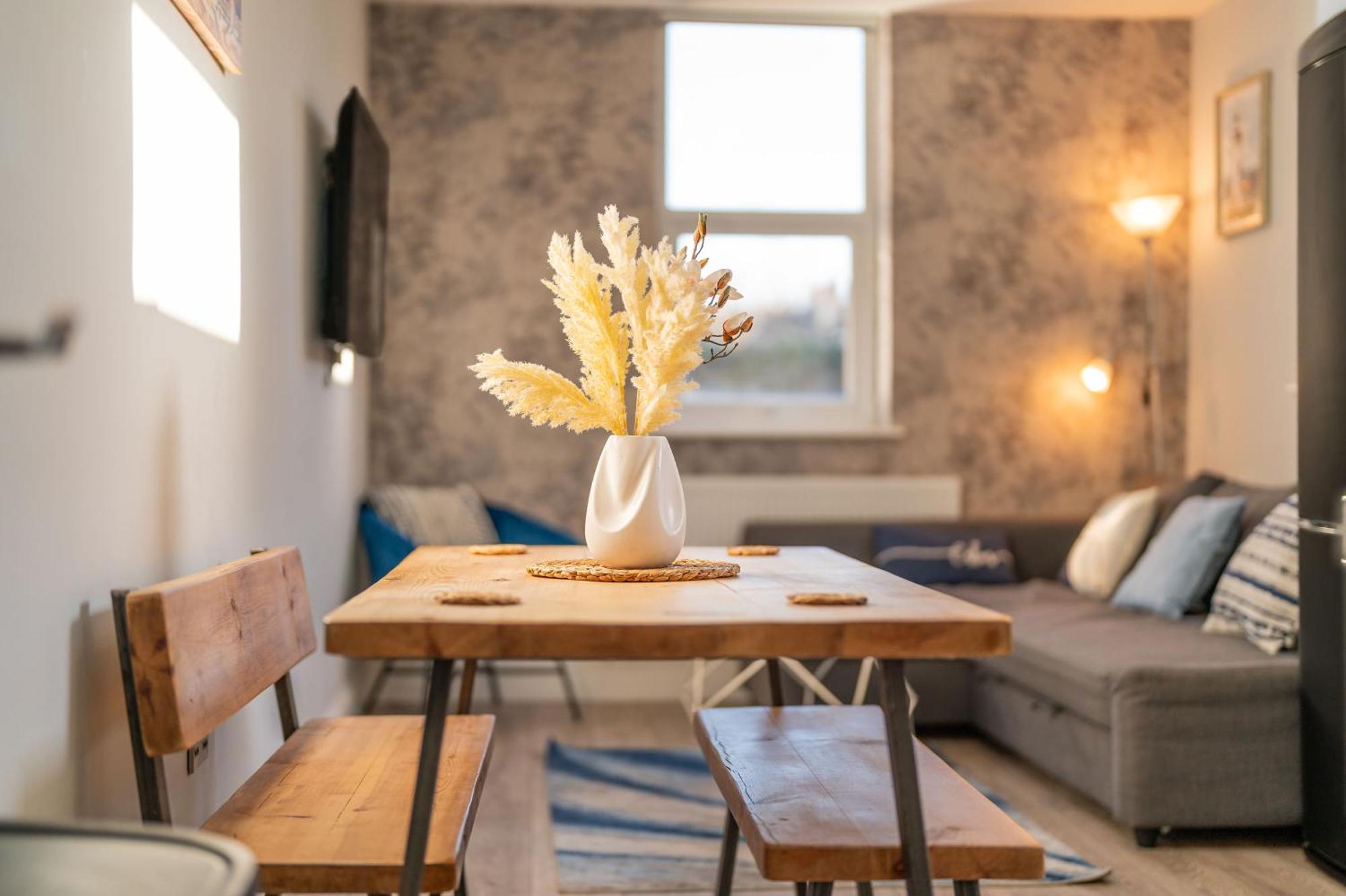 Apartment 2 Bedroom, 2 Bathroom Garden Flat, By Primal Estates Short Lets In Brighton