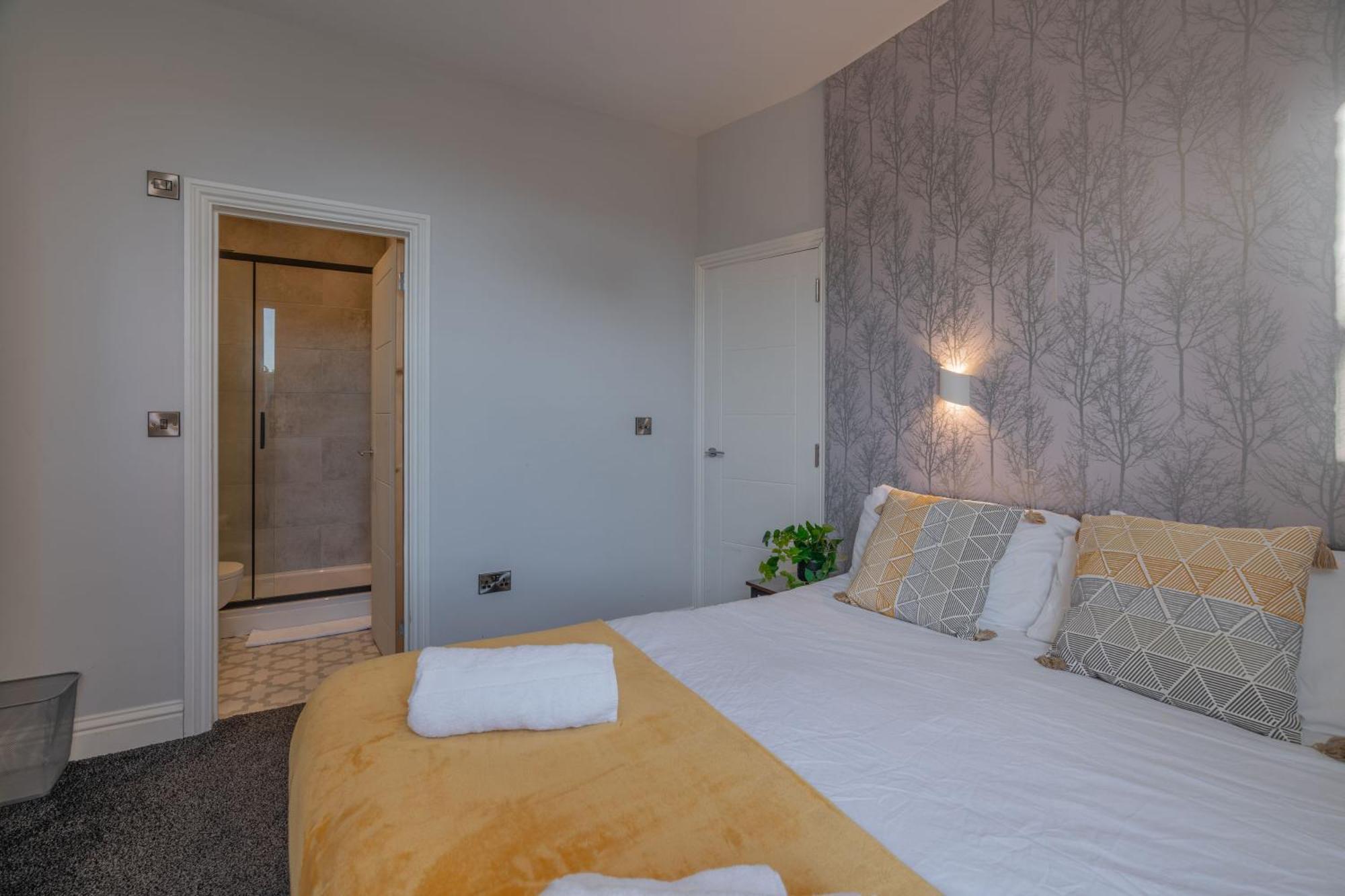 2 Bedroom, 2 Bathroom Garden Flat, By Primal Estates Short Lets In Apartment