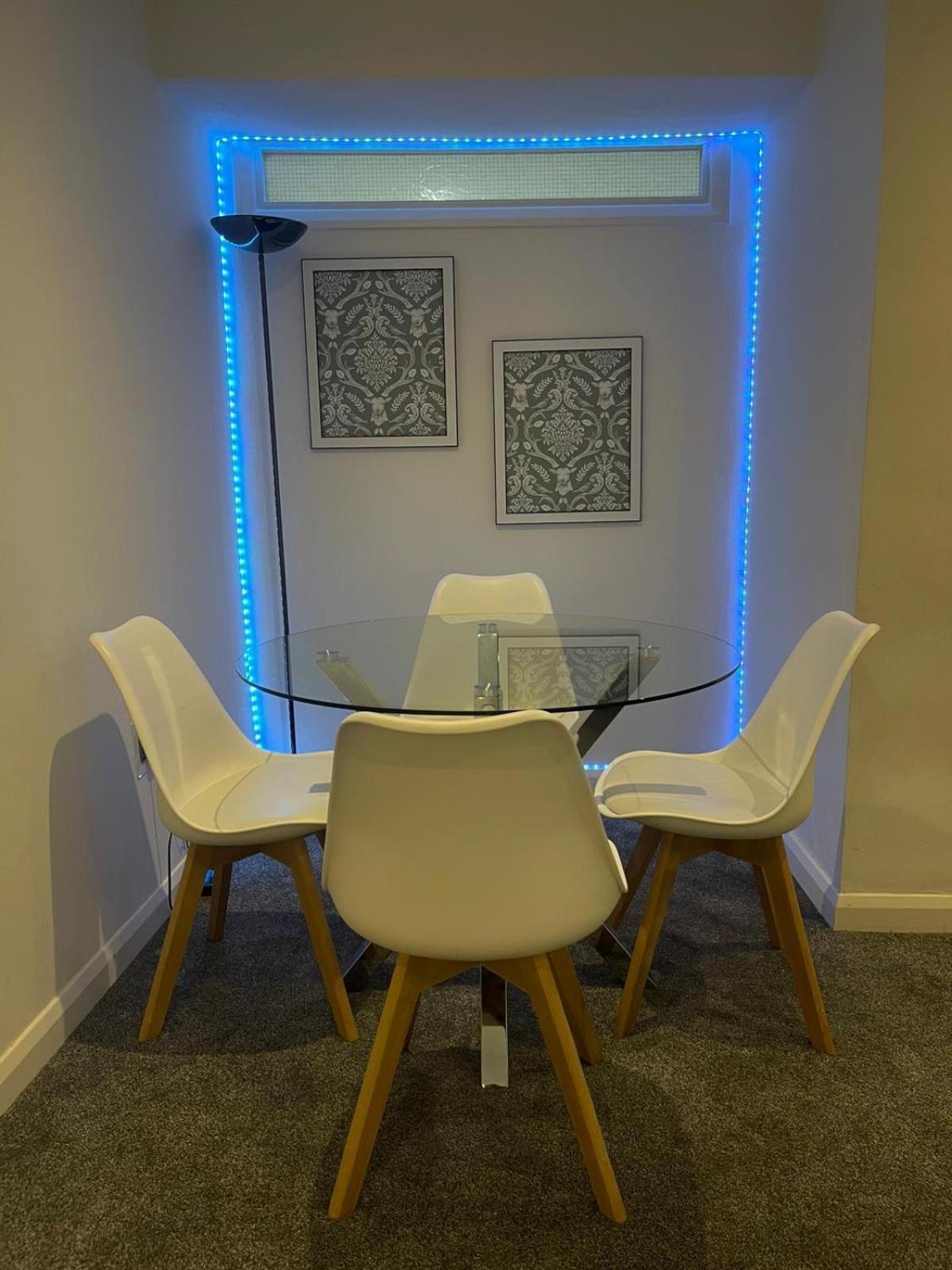By The Flat Accommodating 5 Guests Apartment