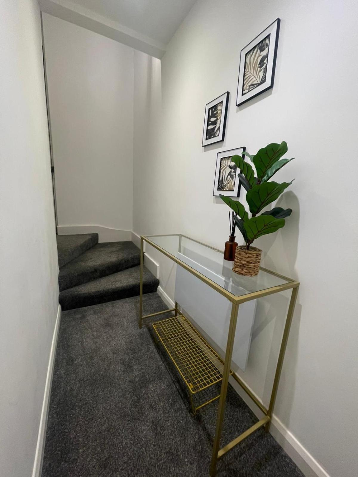 By The Flat Accommodating 5 Guests * Brighton
