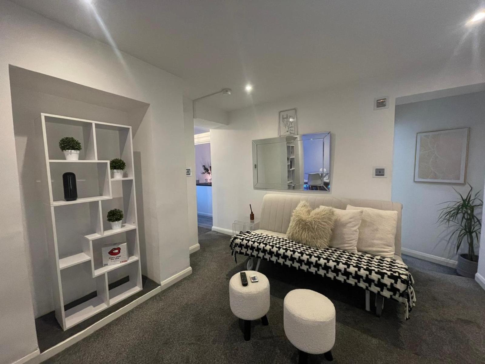 By The Flat Accommodating 5 Guests Apartment Brighton