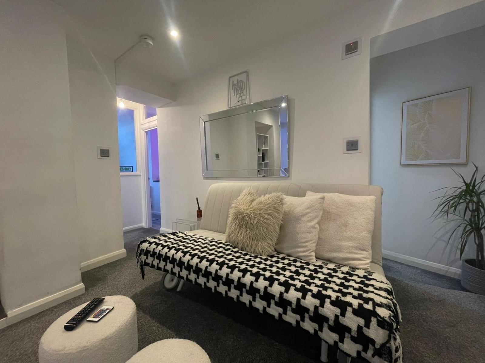 By The Flat Accommodating 5 Guests Brighton