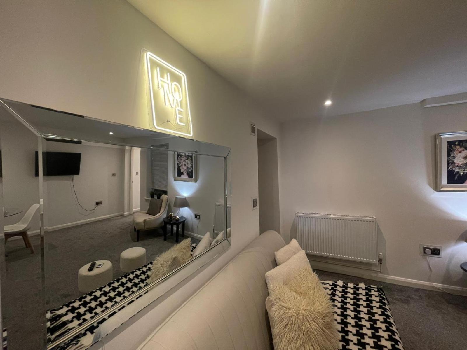 By The Flat Accommodating 5 Guests Apartment