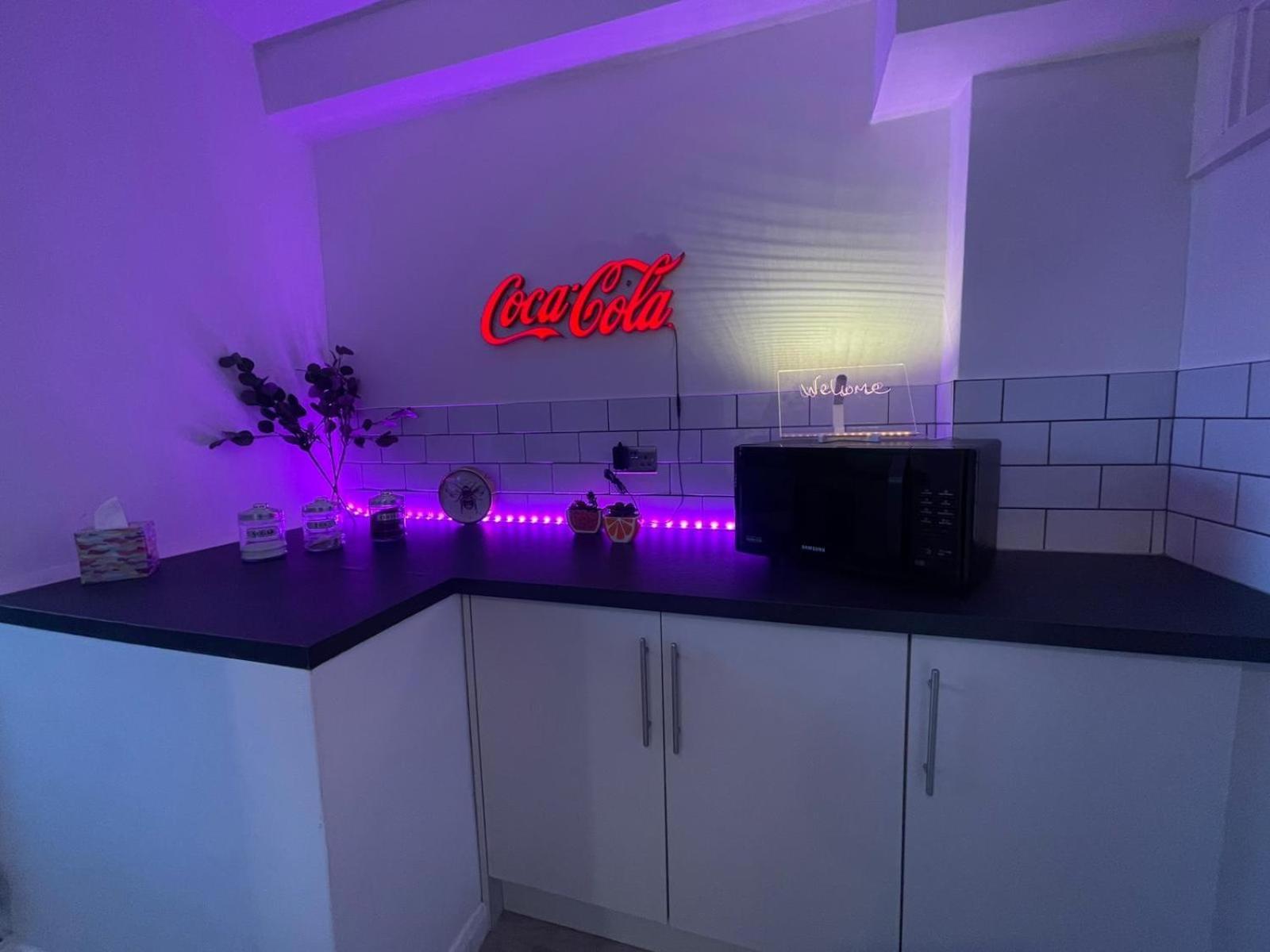 By The Flat Accommodating 5 Guests Apartment
