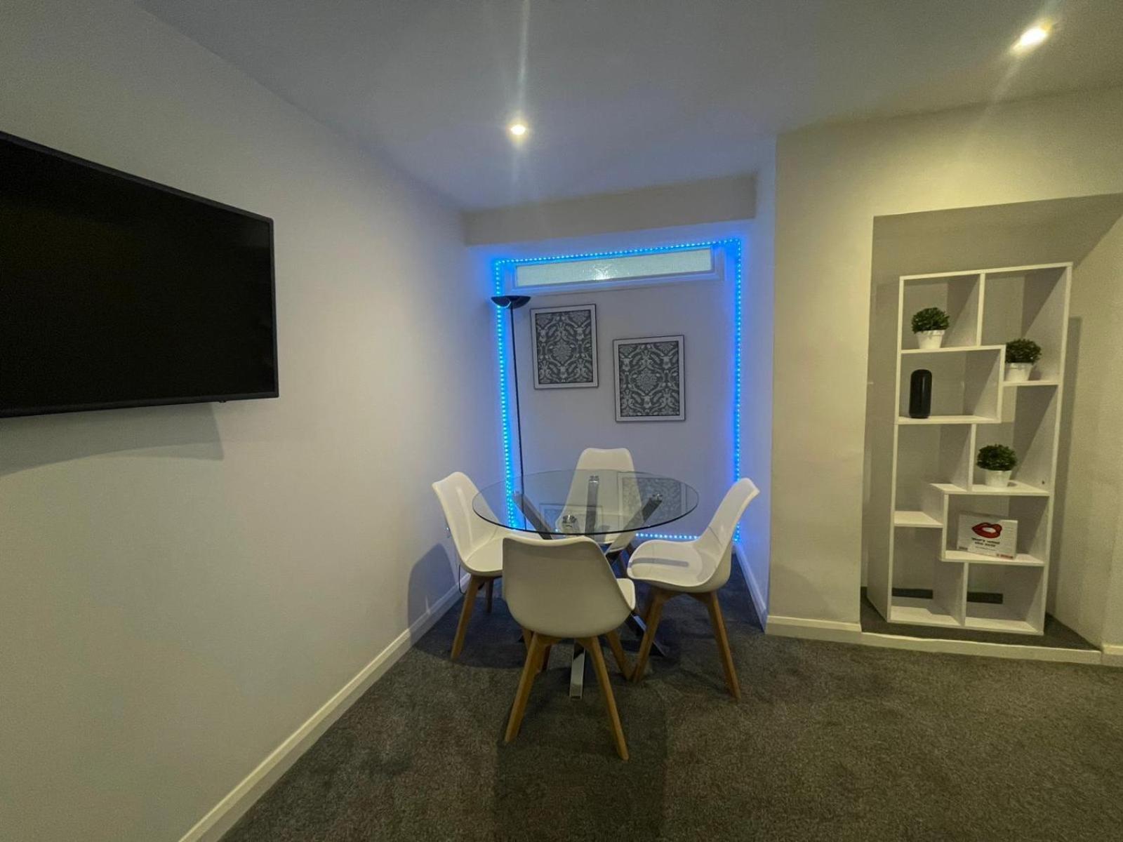 By The Flat Accommodating 5 Guests Apartment Brighton
