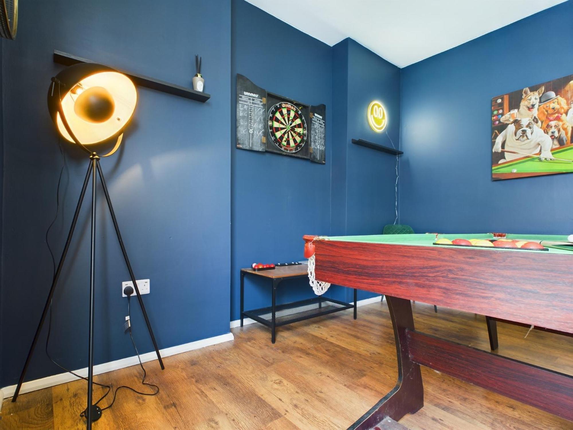 Apartment Pool Table 4 Bed Flat For 6 Guests