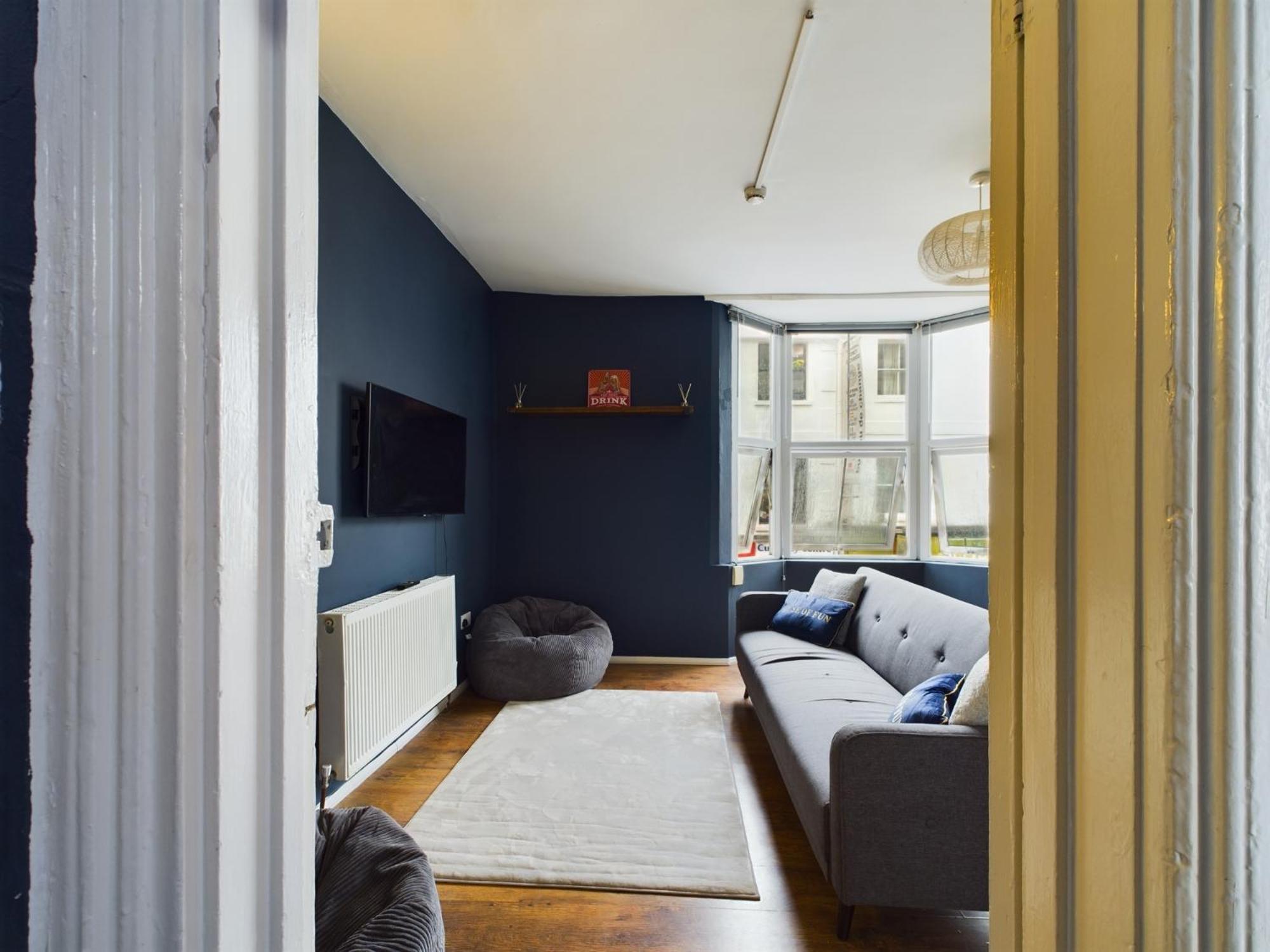 Pool Table 4 Bed Flat For 6 Guests Brighton