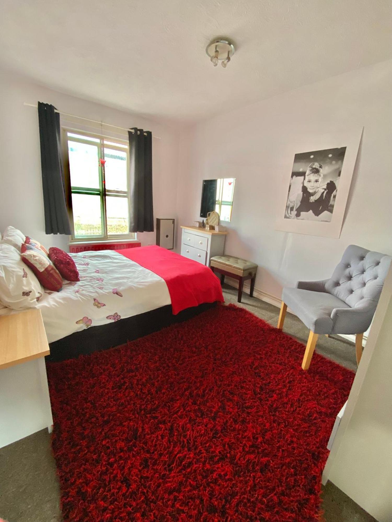 2 Bedroom Flat By Train Station Brighton