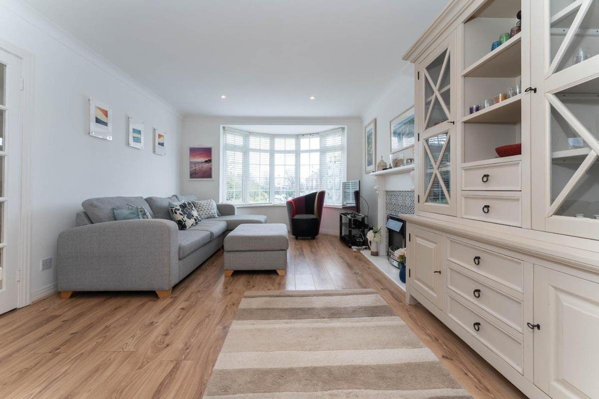 New Perfect 3 Bed House And Parking
