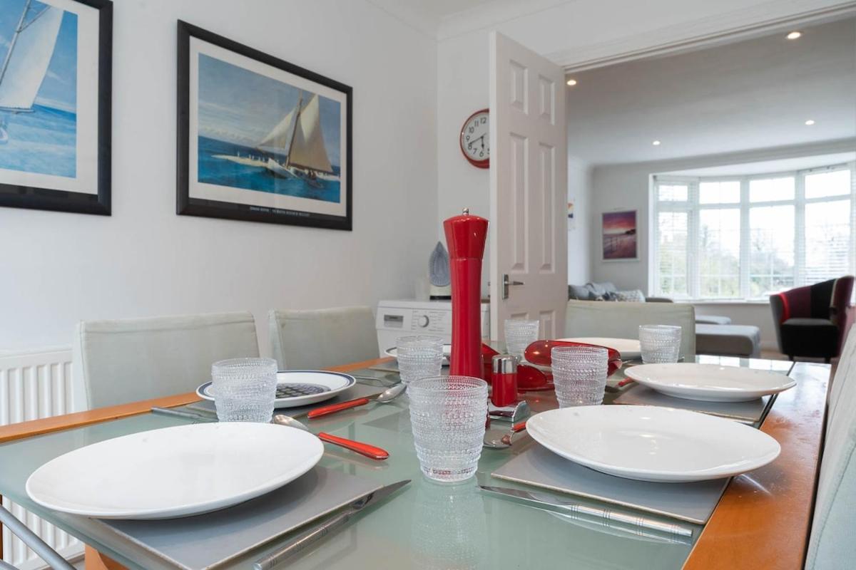 New Perfect 3 Bed House And Parking Holiday home *