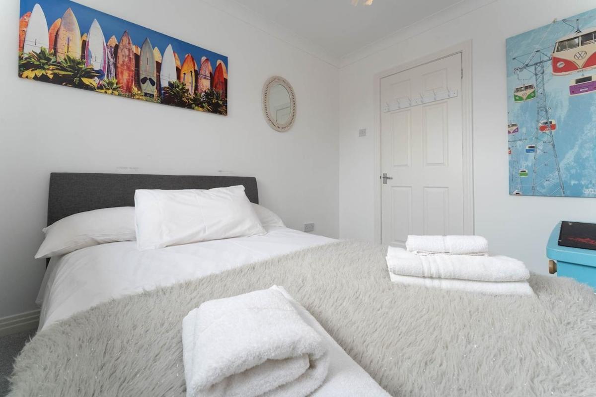 New Perfect 3 Bed House And Parking