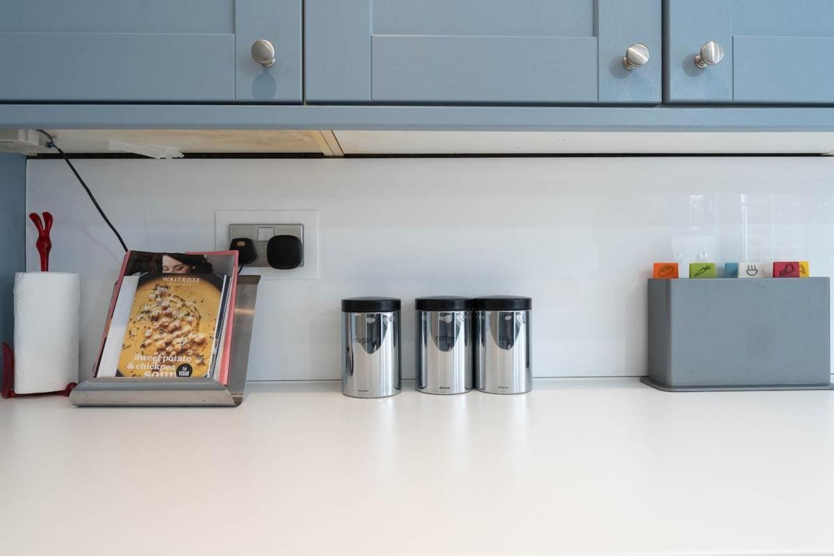 New Perfect 3 Bed House And Parking * Brighton