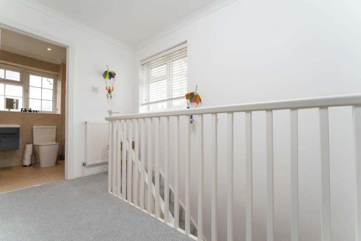 New Perfect 3 Bed House And Parking