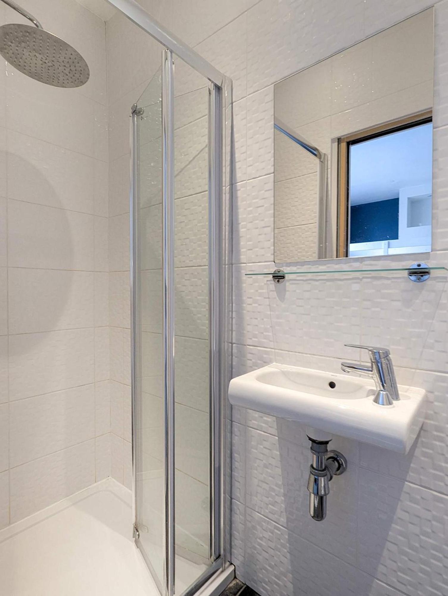 Haven - Sea View - By Lets Holiday home Brighton