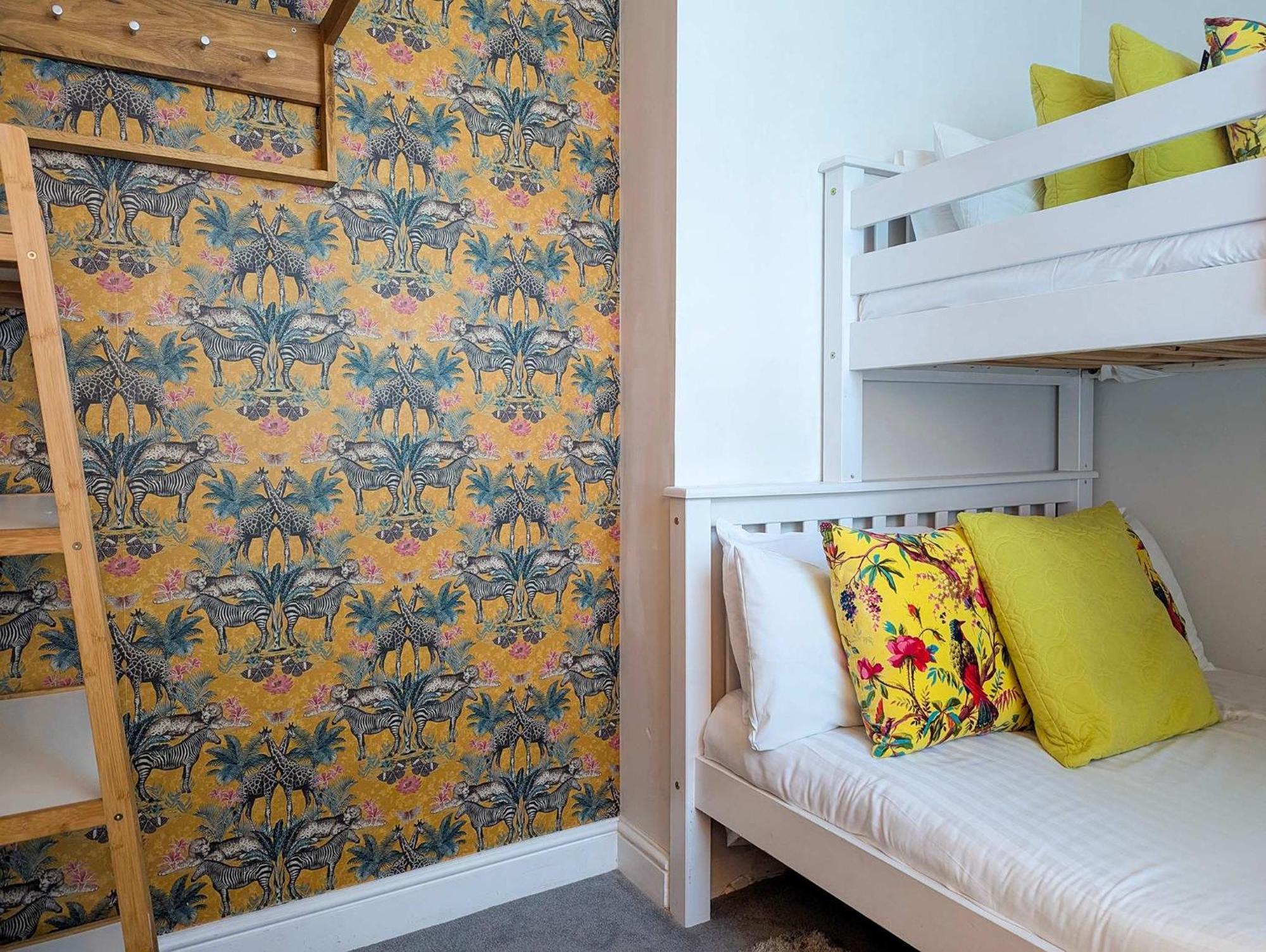 Haven - Sea View - By Lets Holiday home *