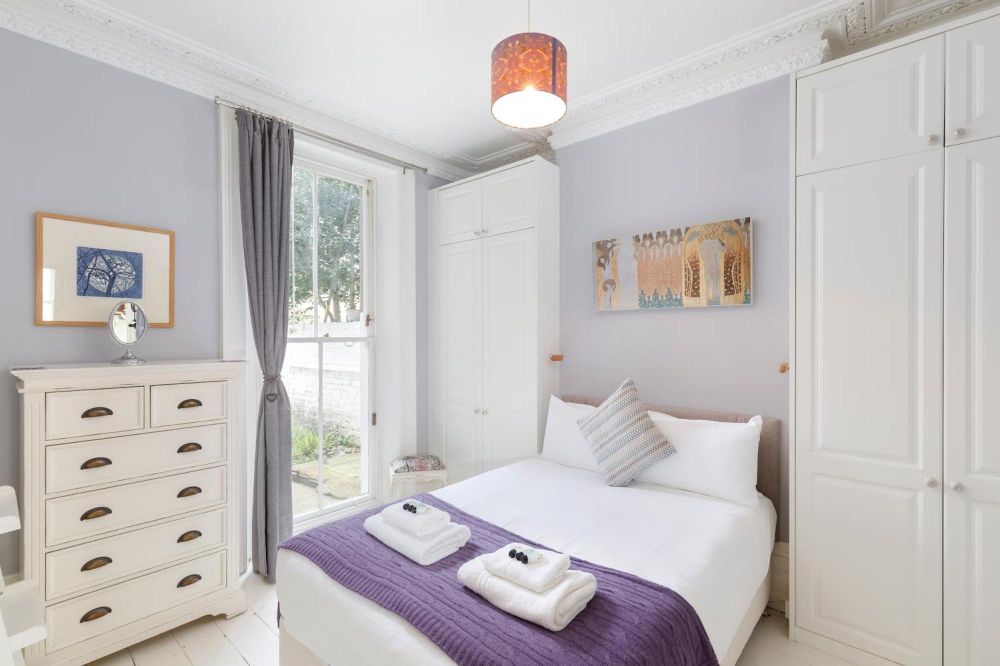 Flat W Large Garden Apartment *