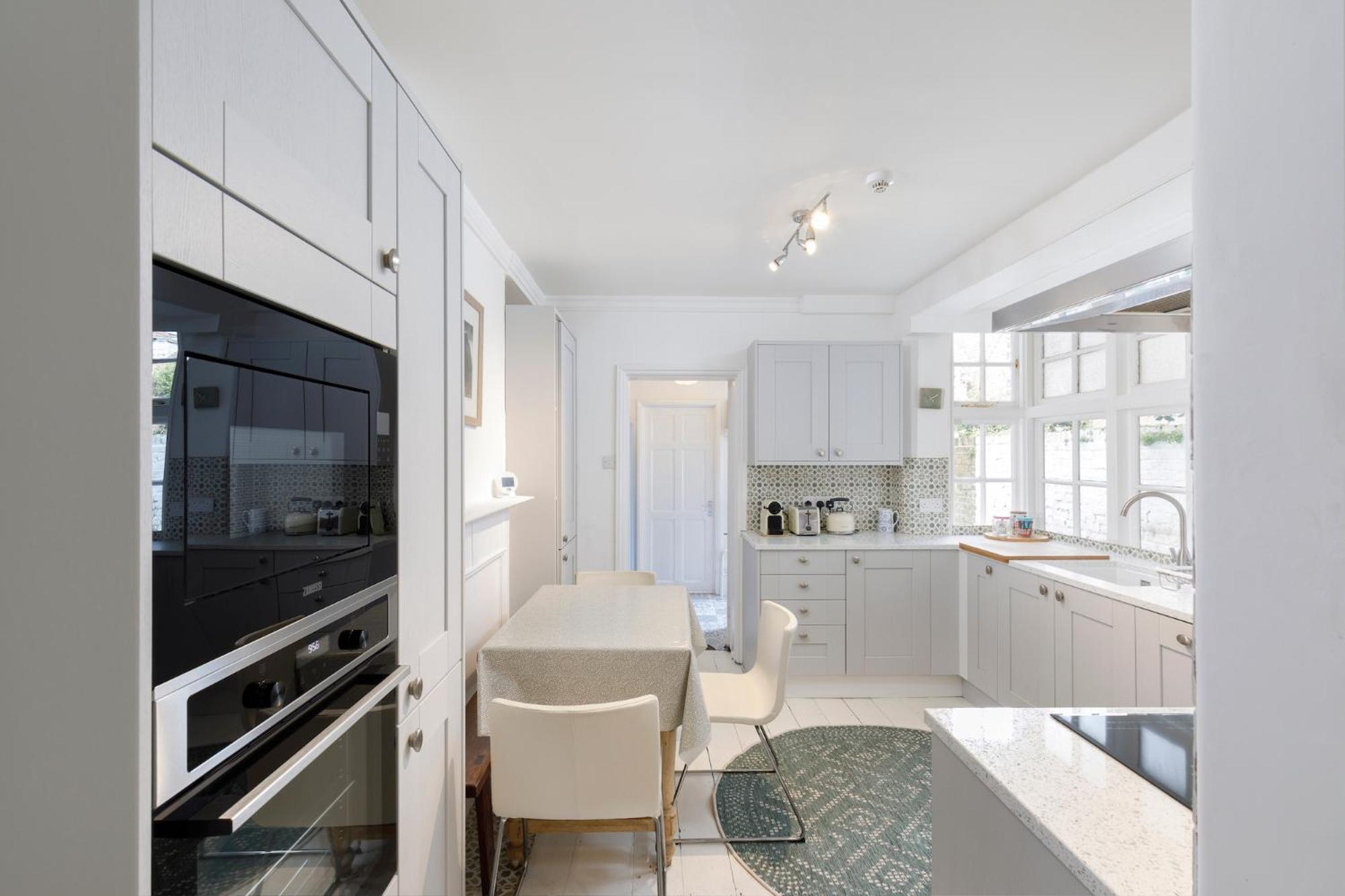 Flat W Large Garden Apartment *