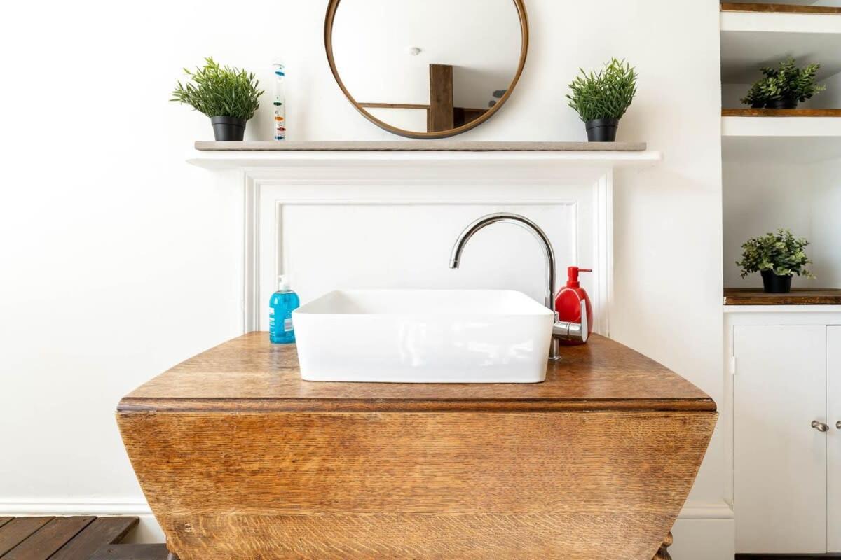 Host & - Grafton Apartment