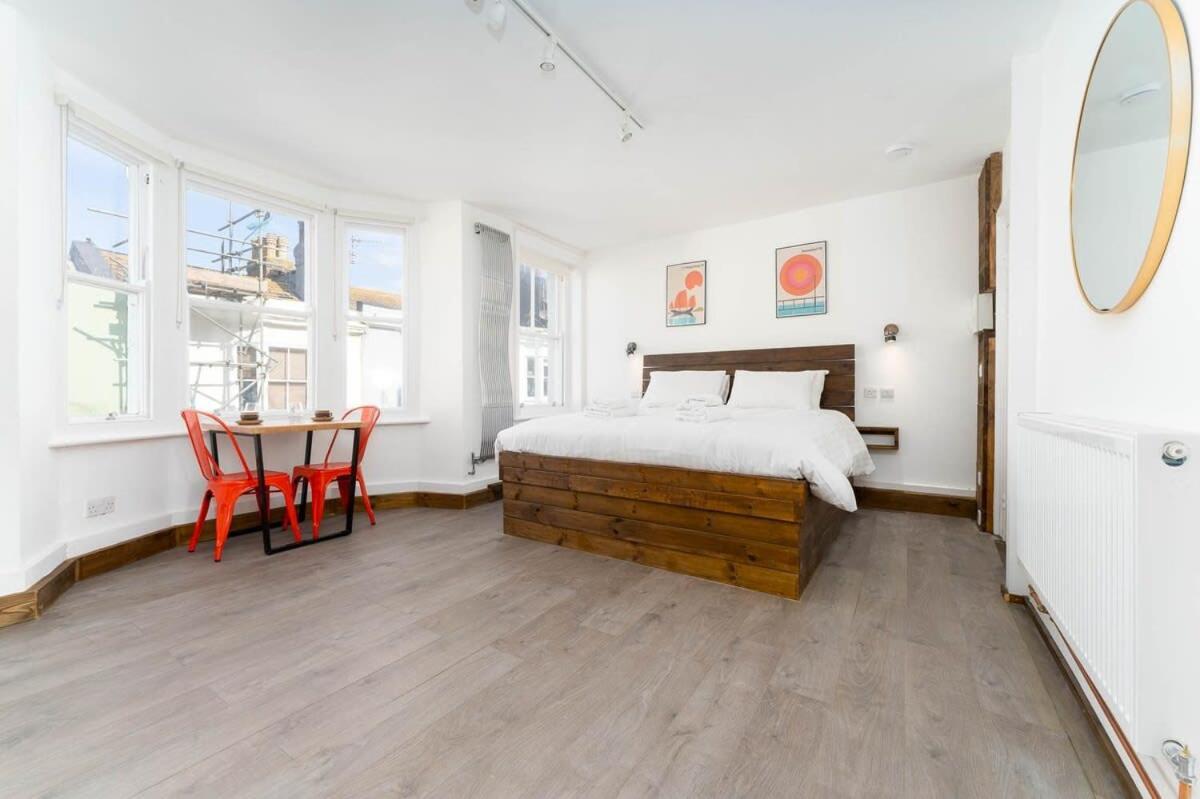 Host & - Grafton Apartment