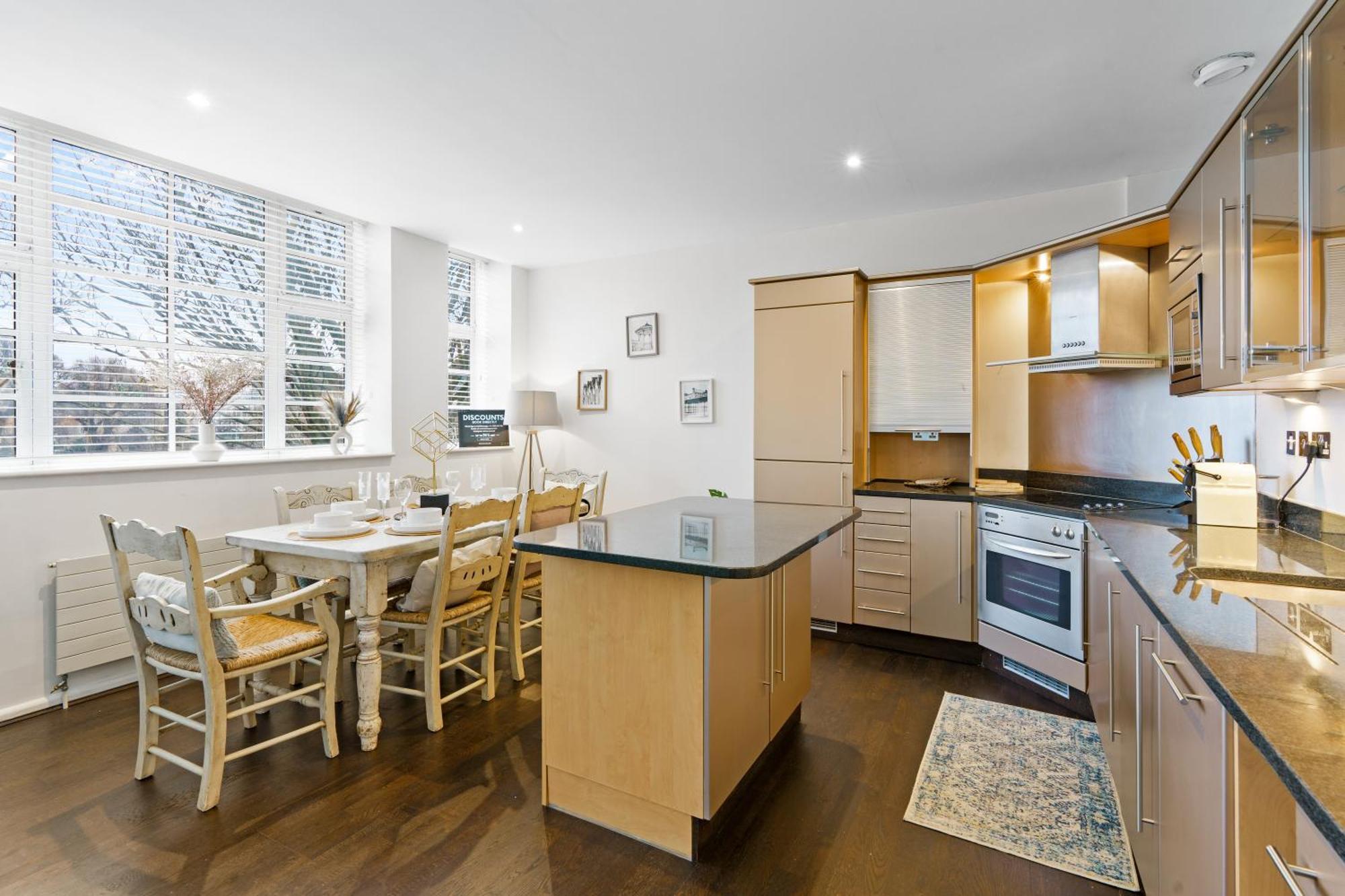 Luxury 2 Bed With En-suite, Near & Centre Apartment