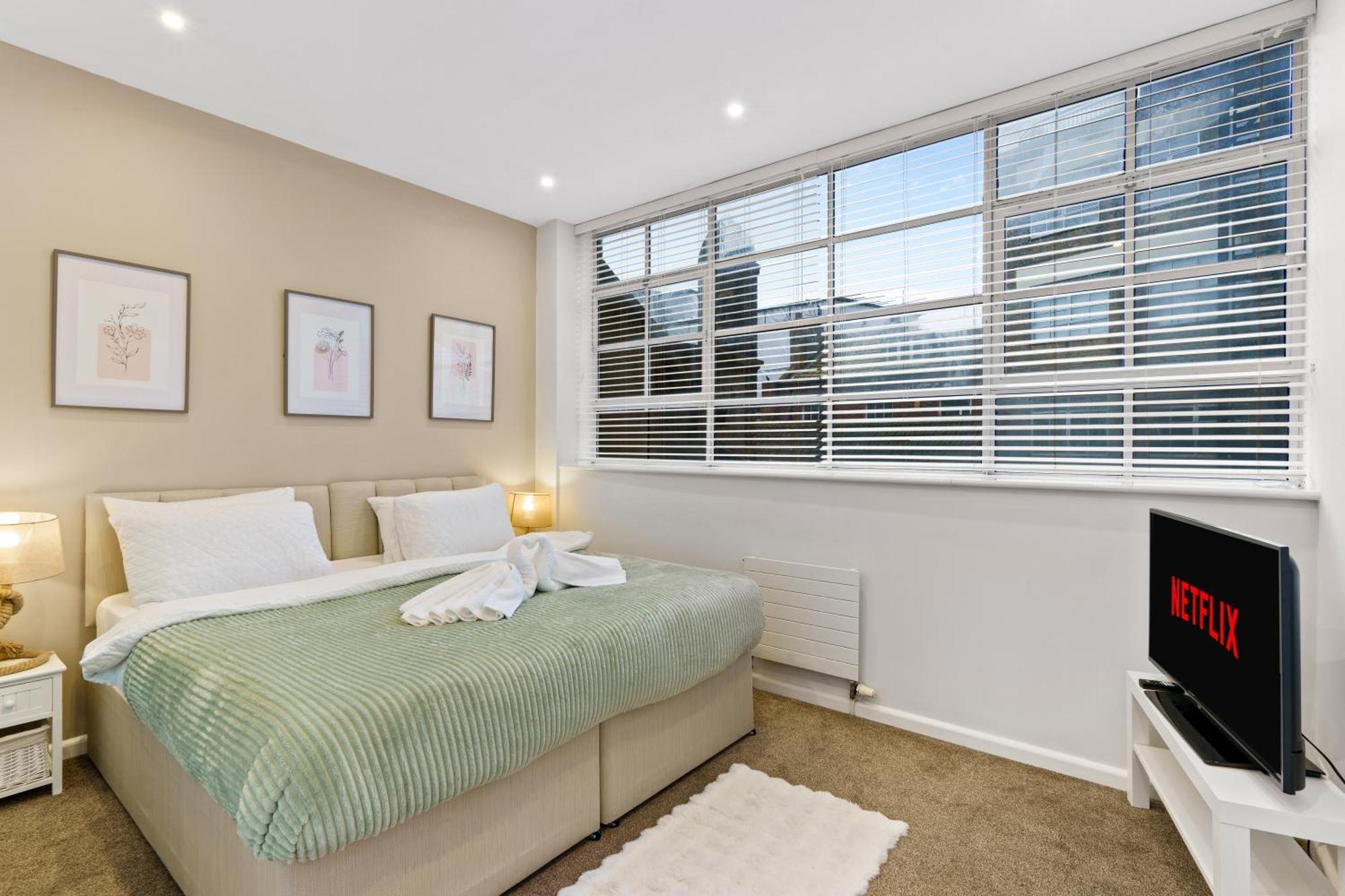 Luxury 2 Bed With En-suite, Near & Centre Apartment *