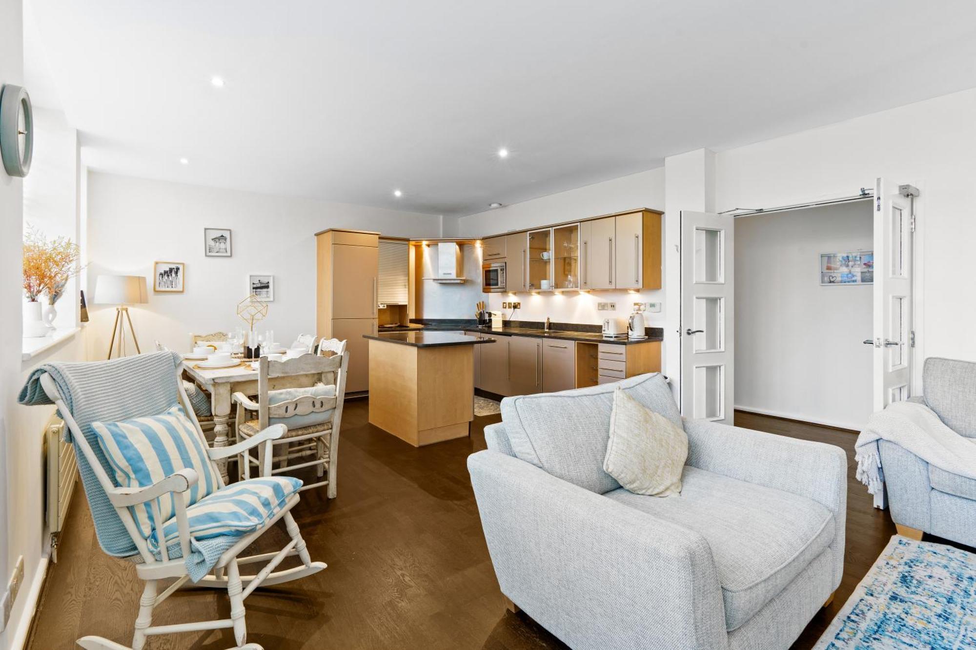 Luxury 2 Bed With En-suite, Near & Centre Apartment