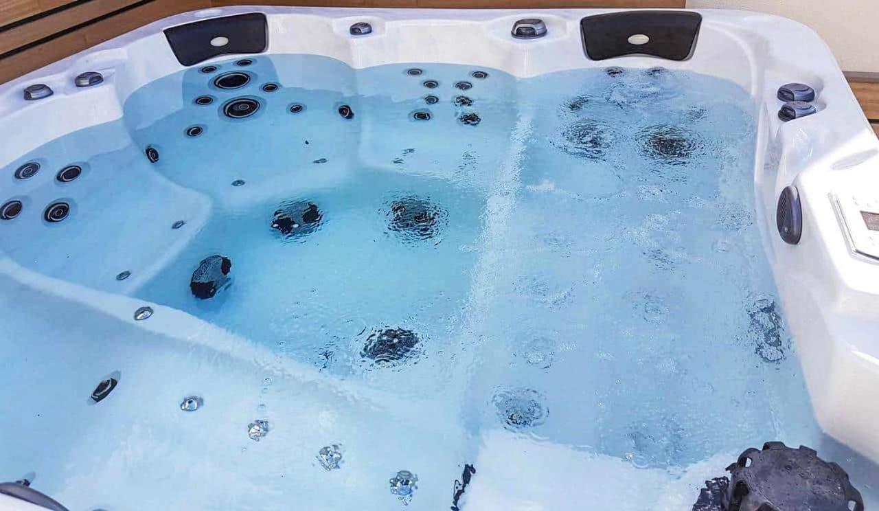 Holiday home Hot Tub Hideaway - By Lets