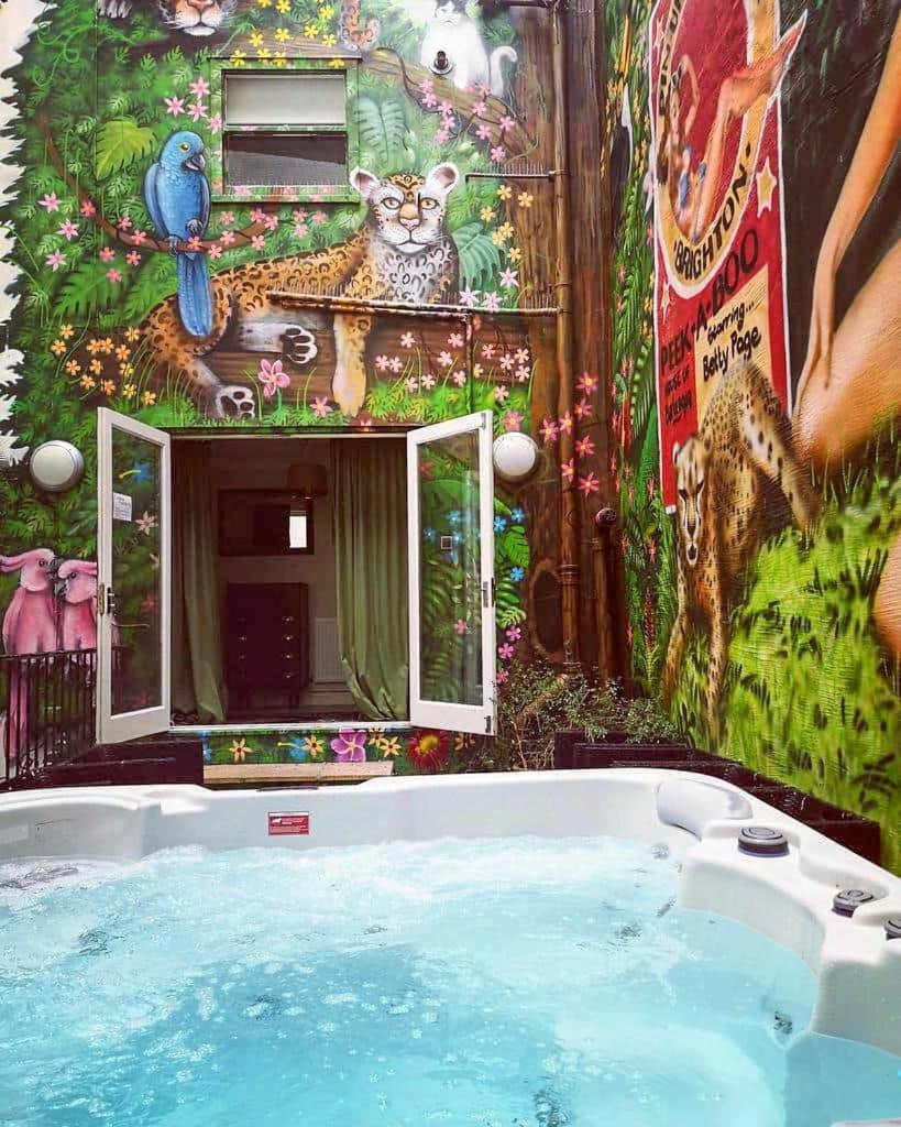 Hot Tub Hideaway - By Lets Holiday home *