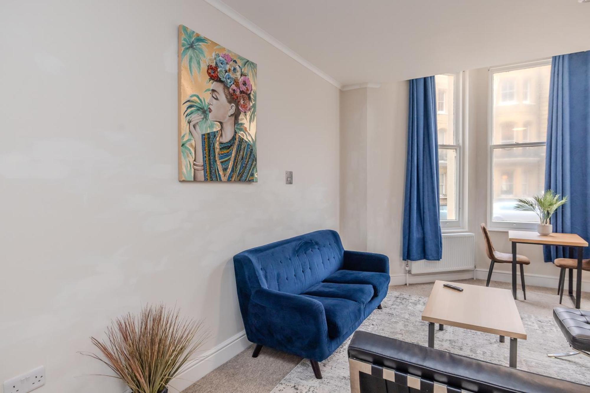 Spacious 2 Bedroom Flat Next To Sleep 6 Guests Rft