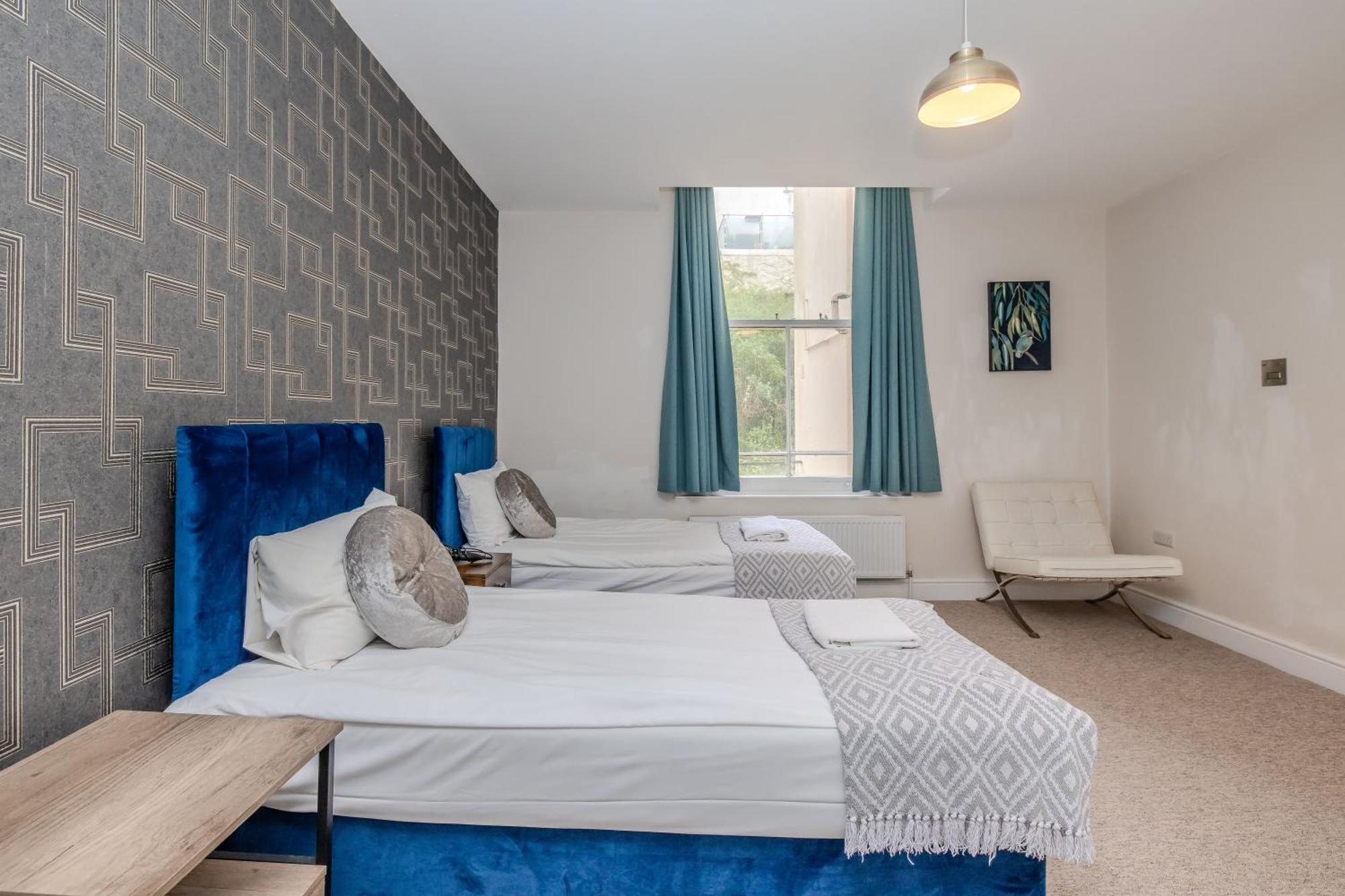 Spacious 2 Bedroom Flat Next To Sleep 6 Guests Rft Apartment *