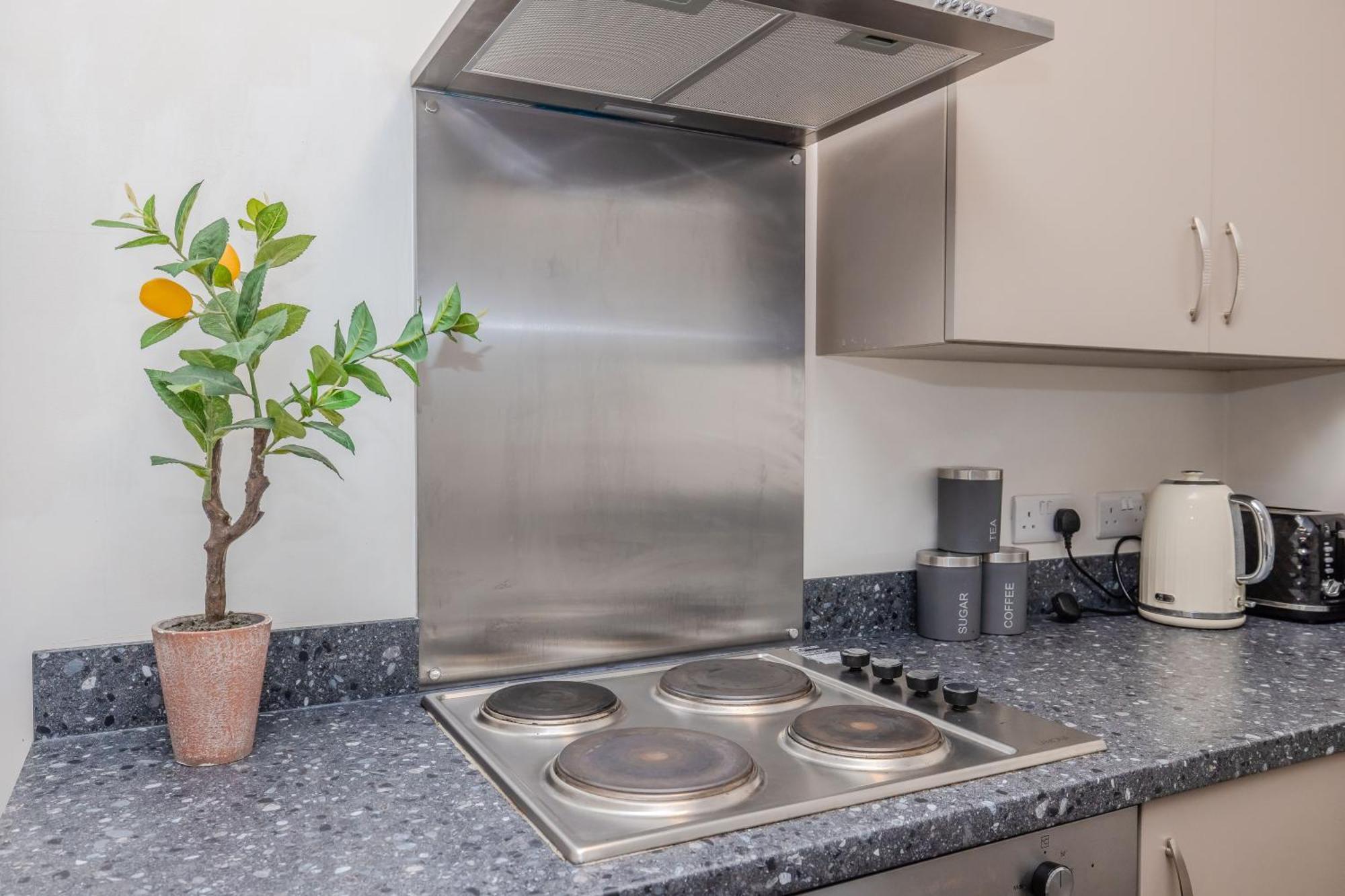 Spacious 2 Bedroom Flat Next To Sleep 6 Guests Rft Apartment Brighton