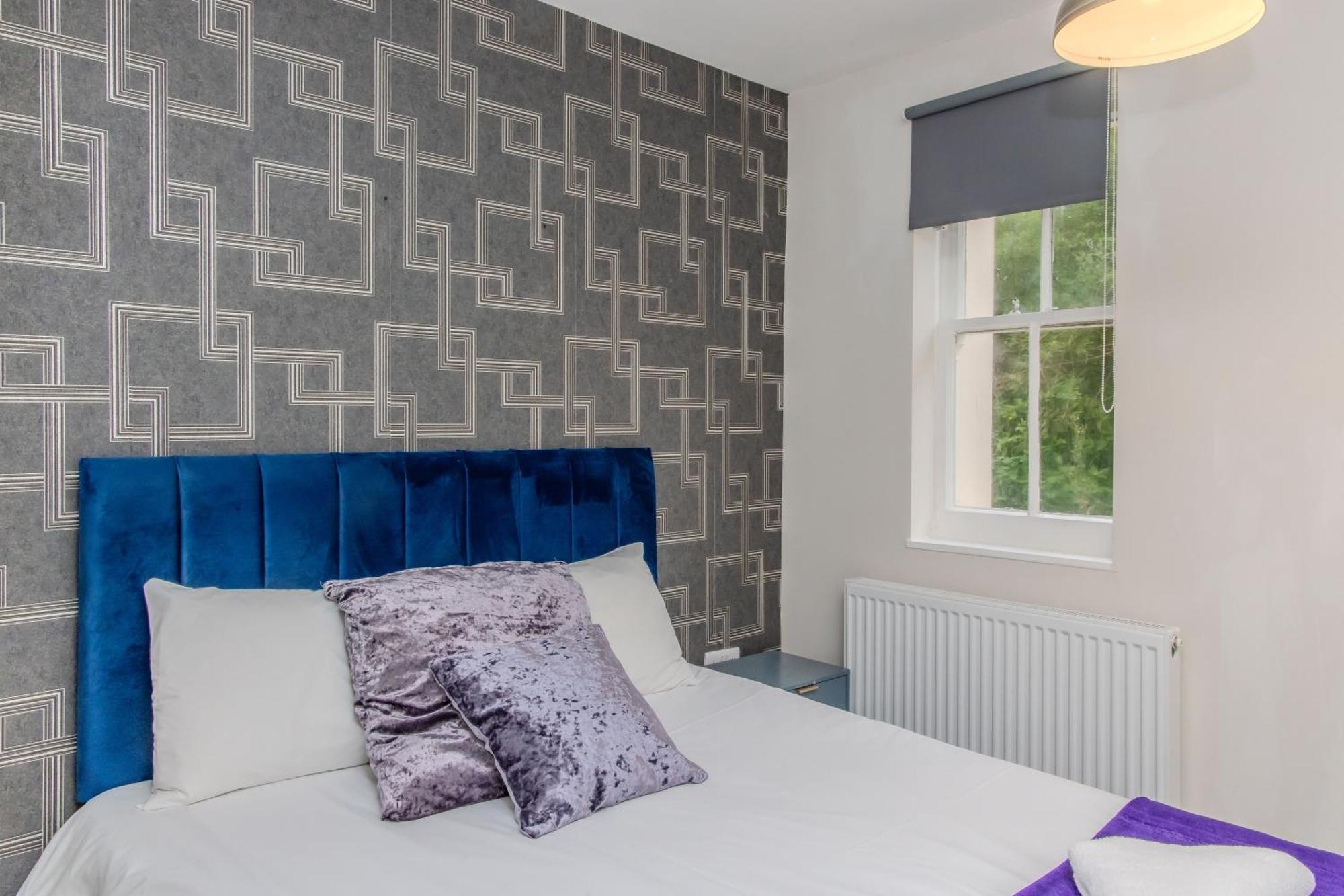 Spacious 2 Bedroom Flat Next To Sleep 6 Guests Rft Apartment *