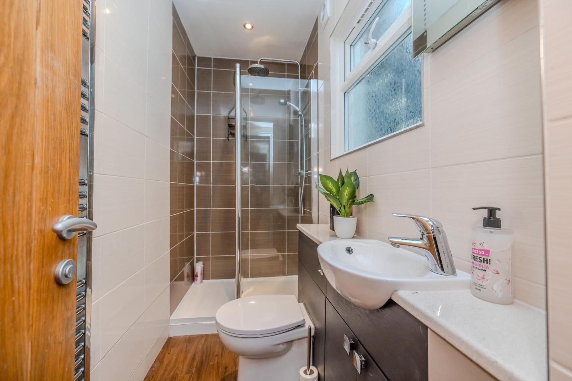 Apartment Beautiful1 Bedroom Flat Next To