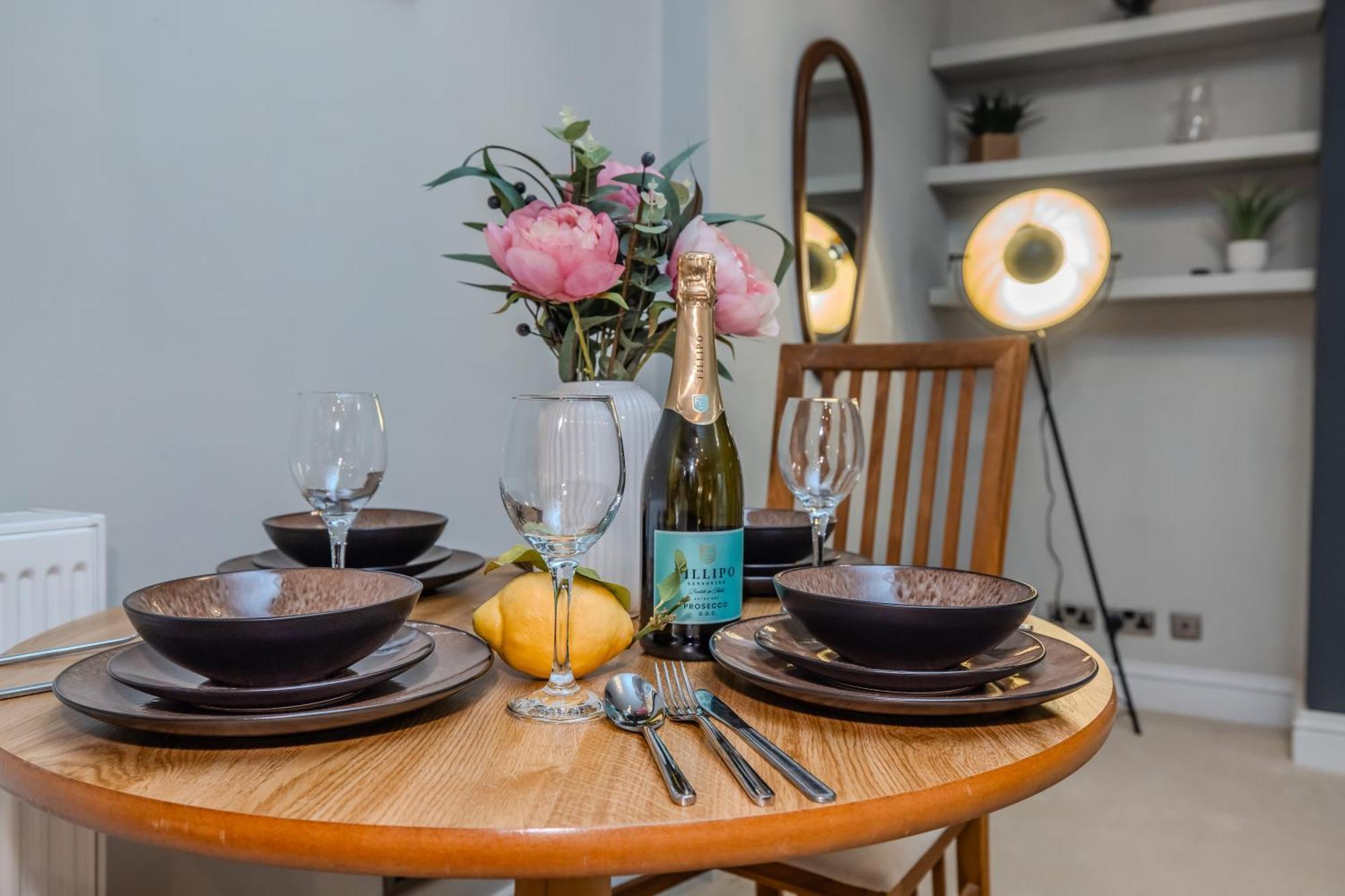 Apartment Beautiful1 Bedroom Flat Next To