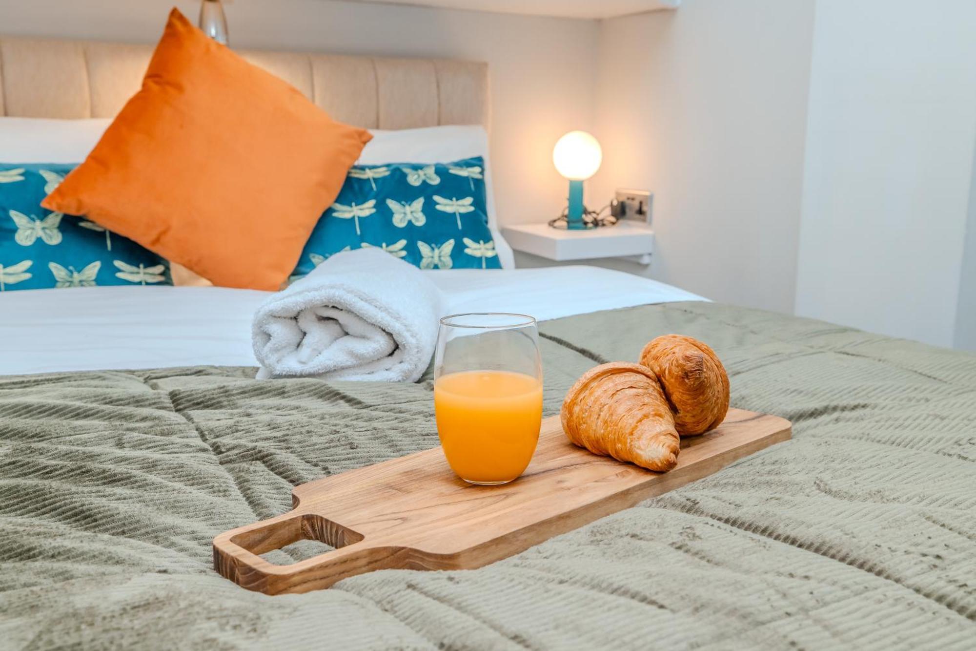 Beautiful1 Bedroom Flat Next To *