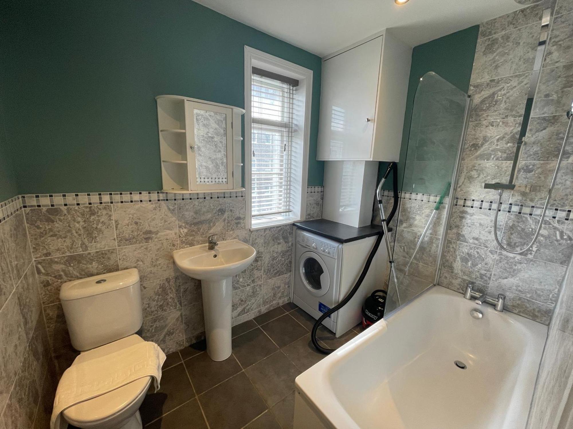 Beautiful 2 Bedroom Flat Next To Sleep 6 Apartment *