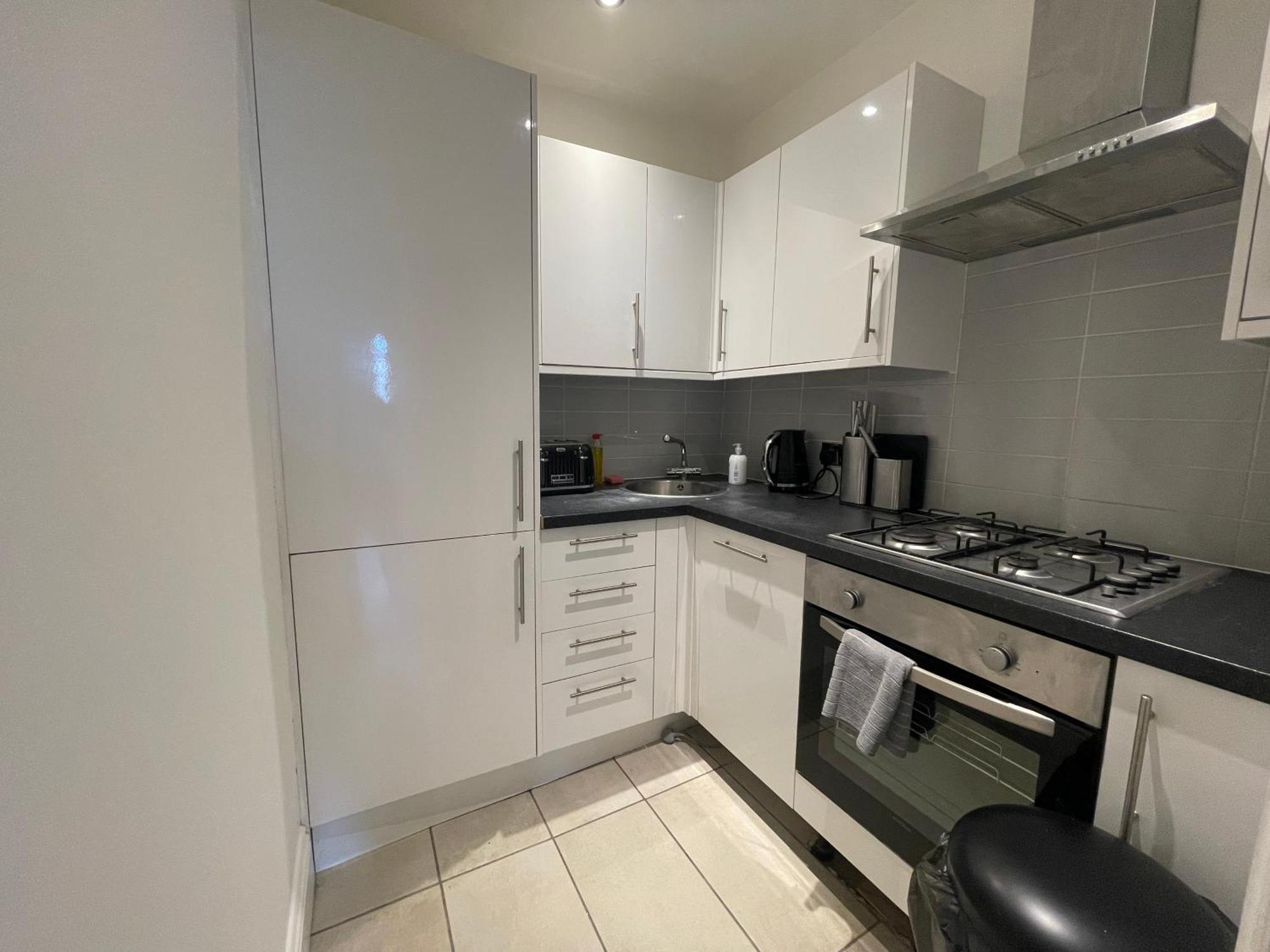 Beautiful 2 Bedroom Flat Next To Sleep 6 Apartment *