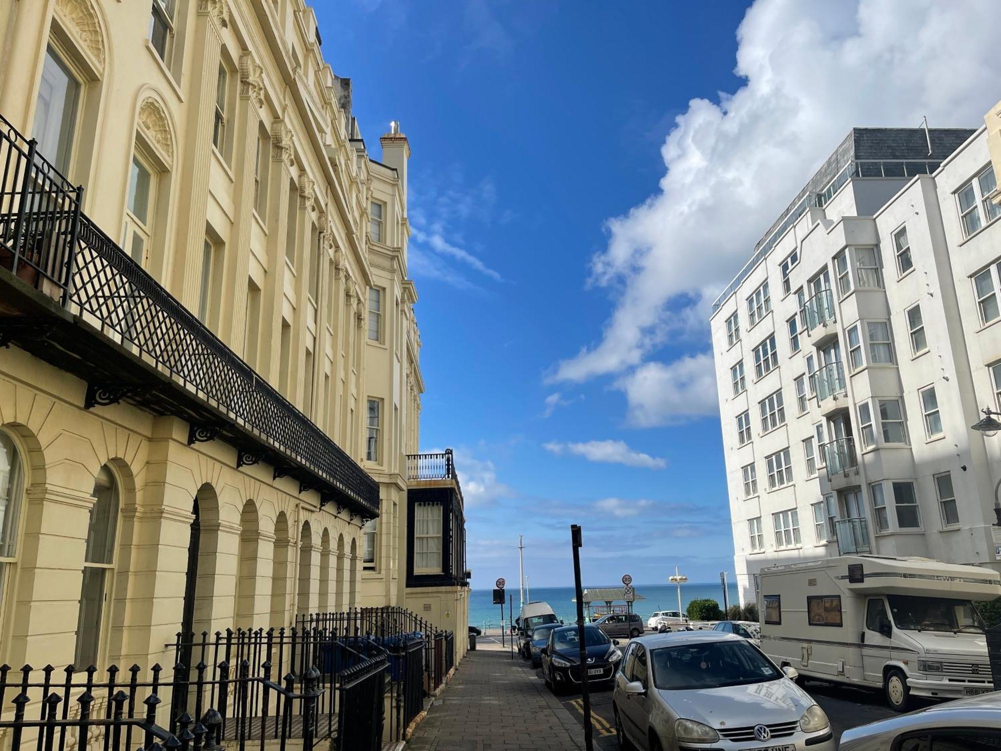 Beautiful 2 Bedroom Flat Next To Sleep 6 *