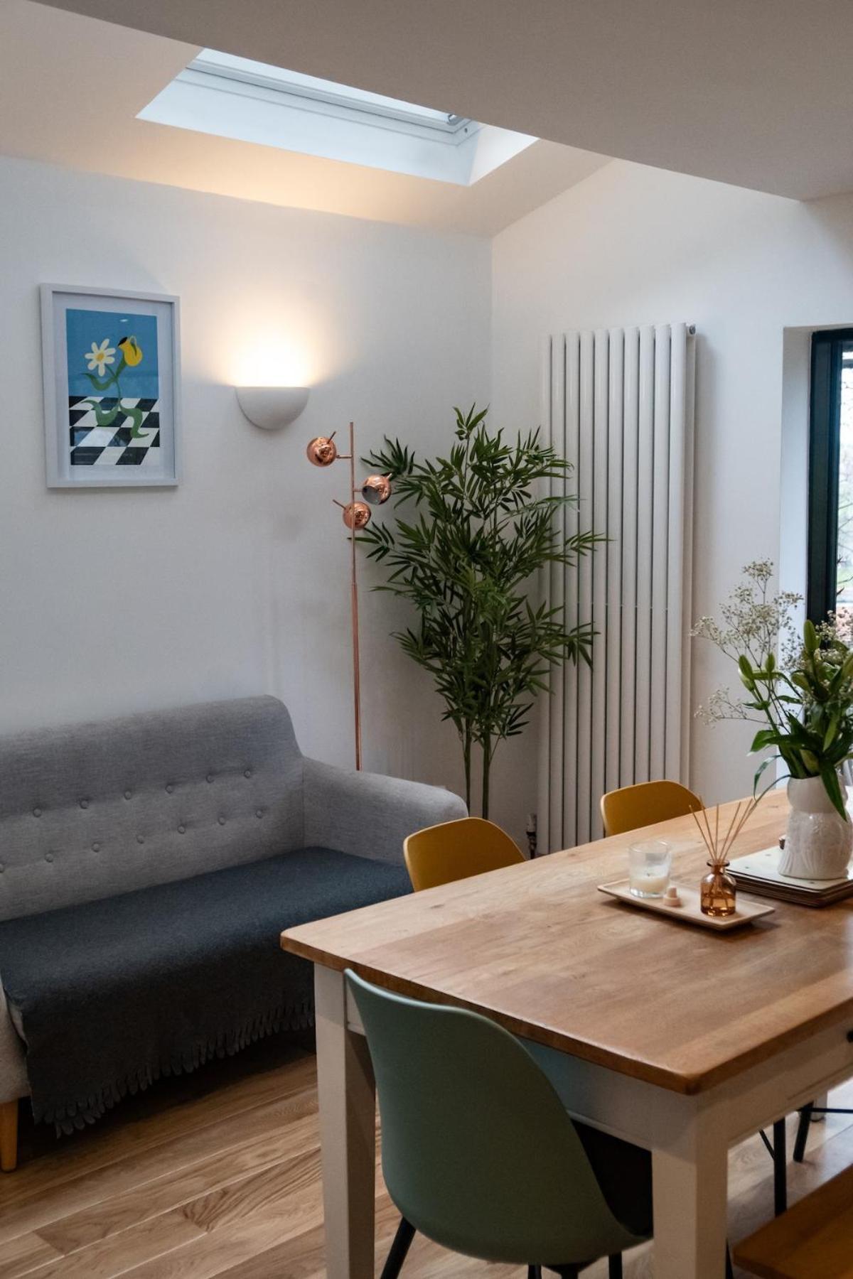 Stylish Haven, Sleeps 1 To 7, Free Parking Holiday home Brighton