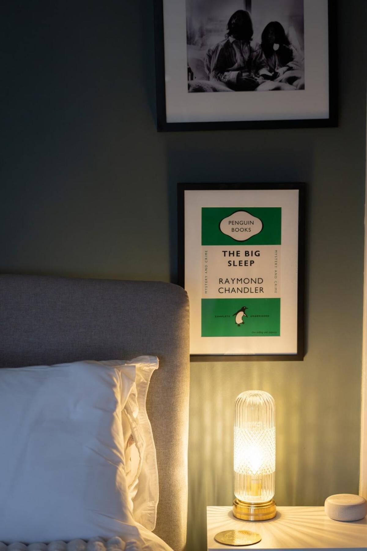 Stylish Haven, Sleeps 1 To 7, Free Parking Holiday home